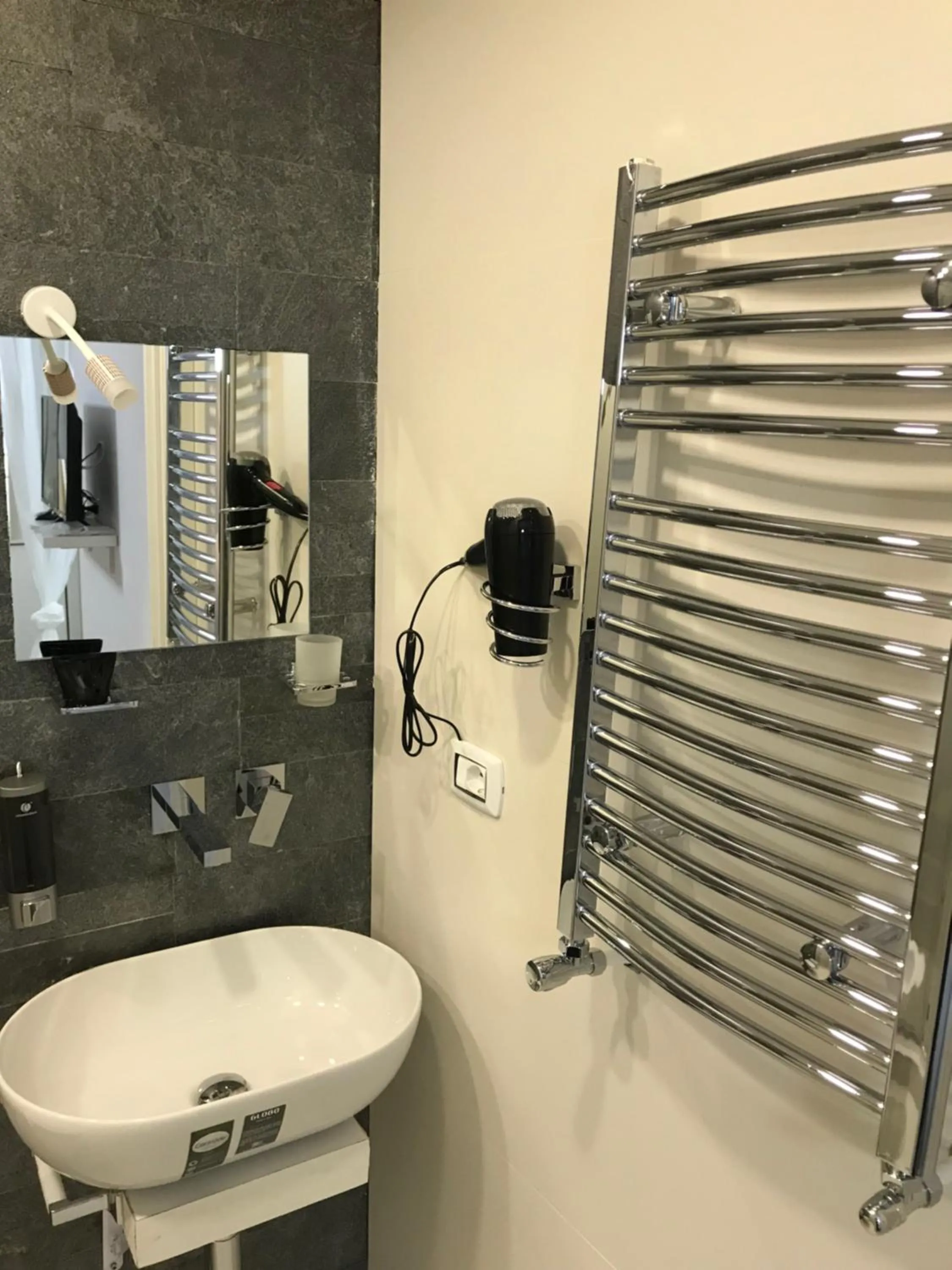 Bathroom in Terrazza Aragon Room and SPA