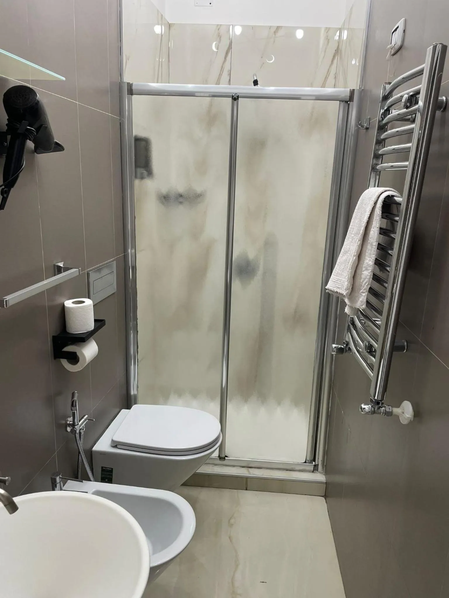 Shower in Terrazza Aragon Room and SPA