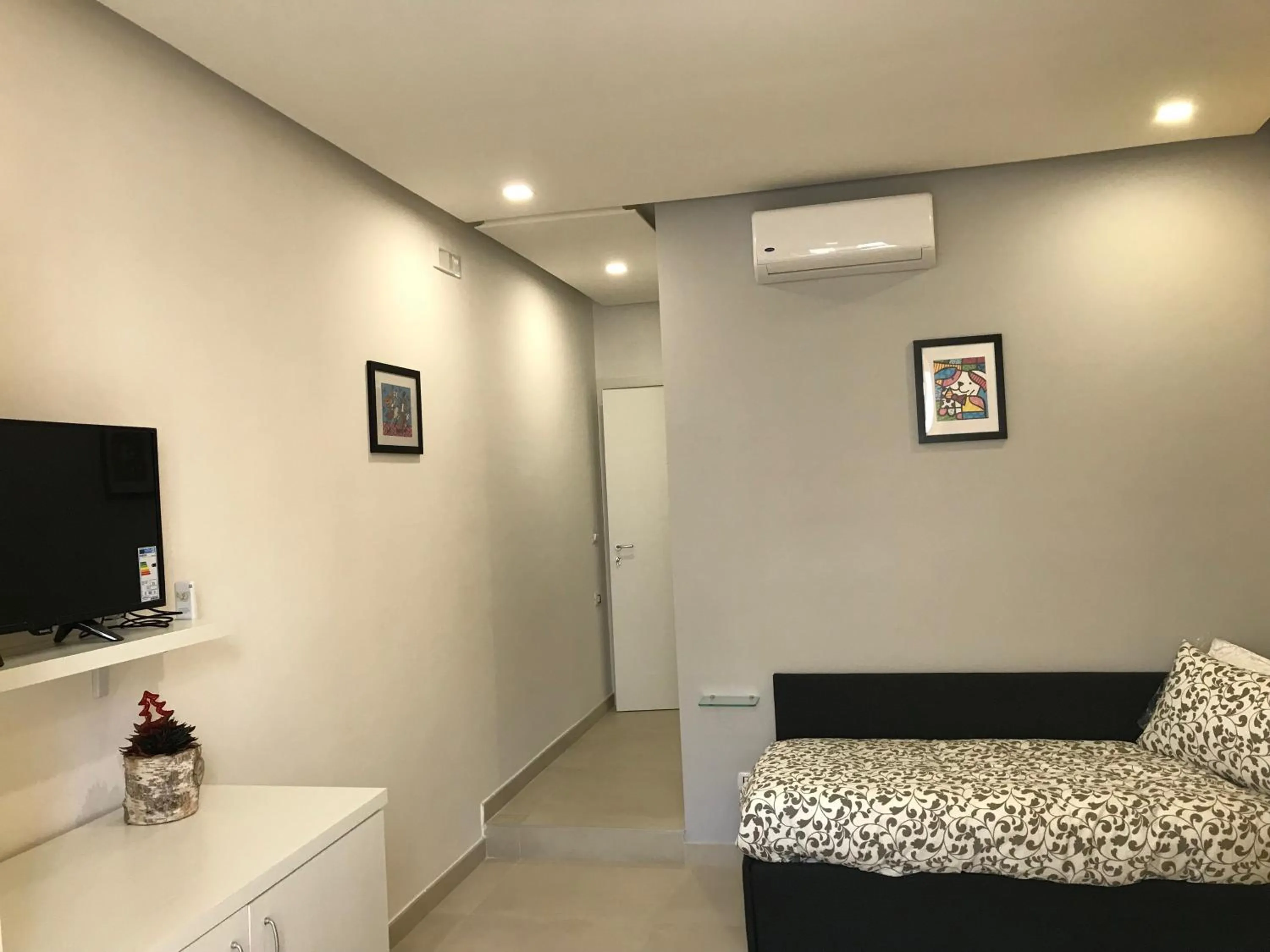 Bed in Terrazza Aragon Room and SPA