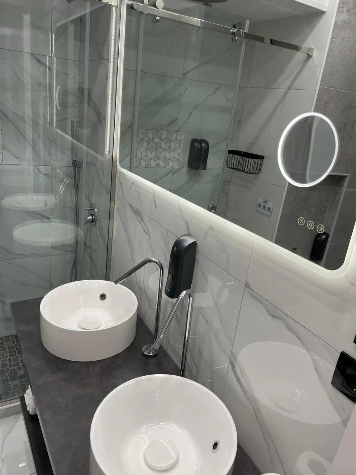 Shower in Terrazza Aragon Room and SPA