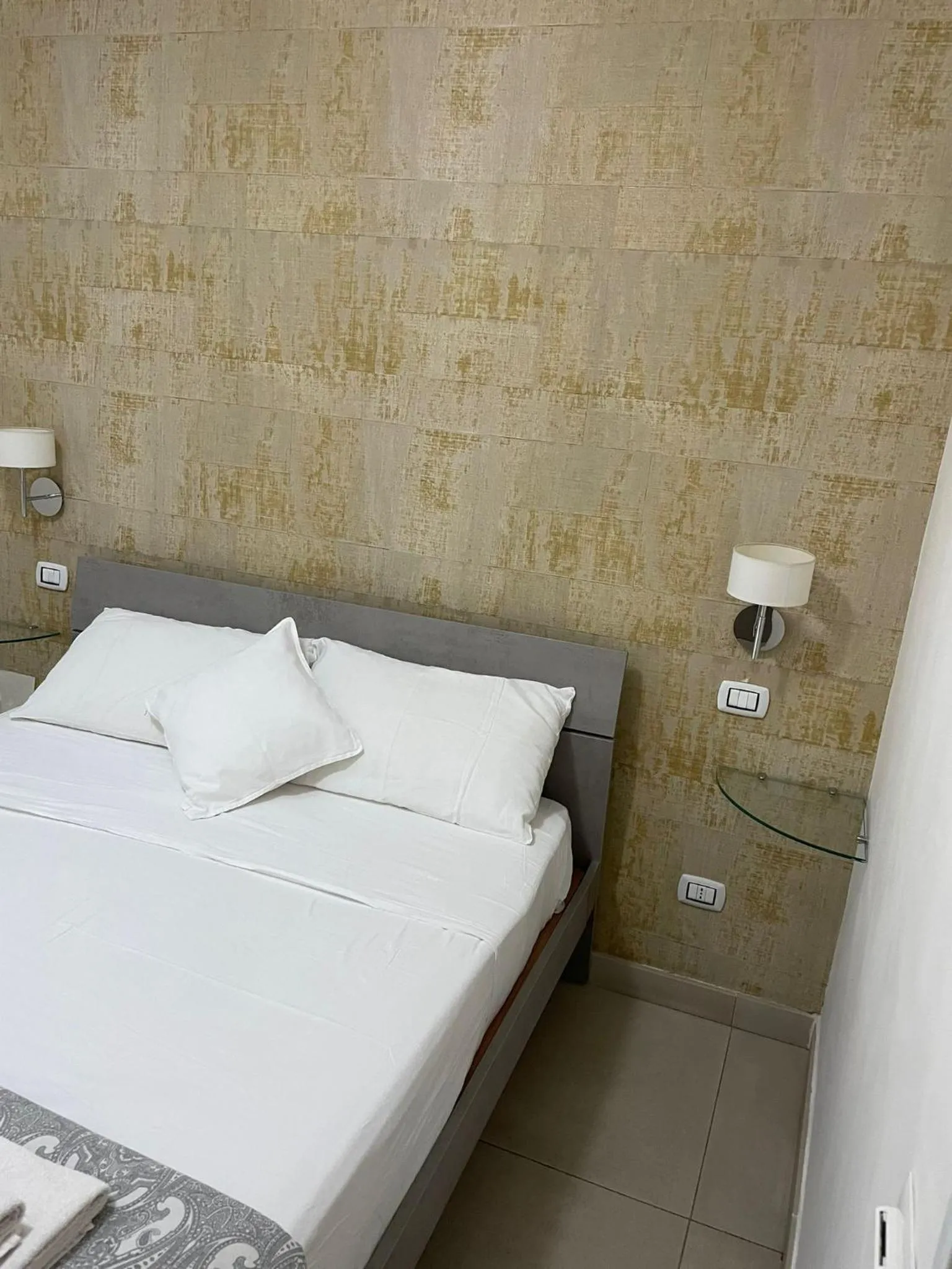 Bed in Terrazza Aragon Room and SPA