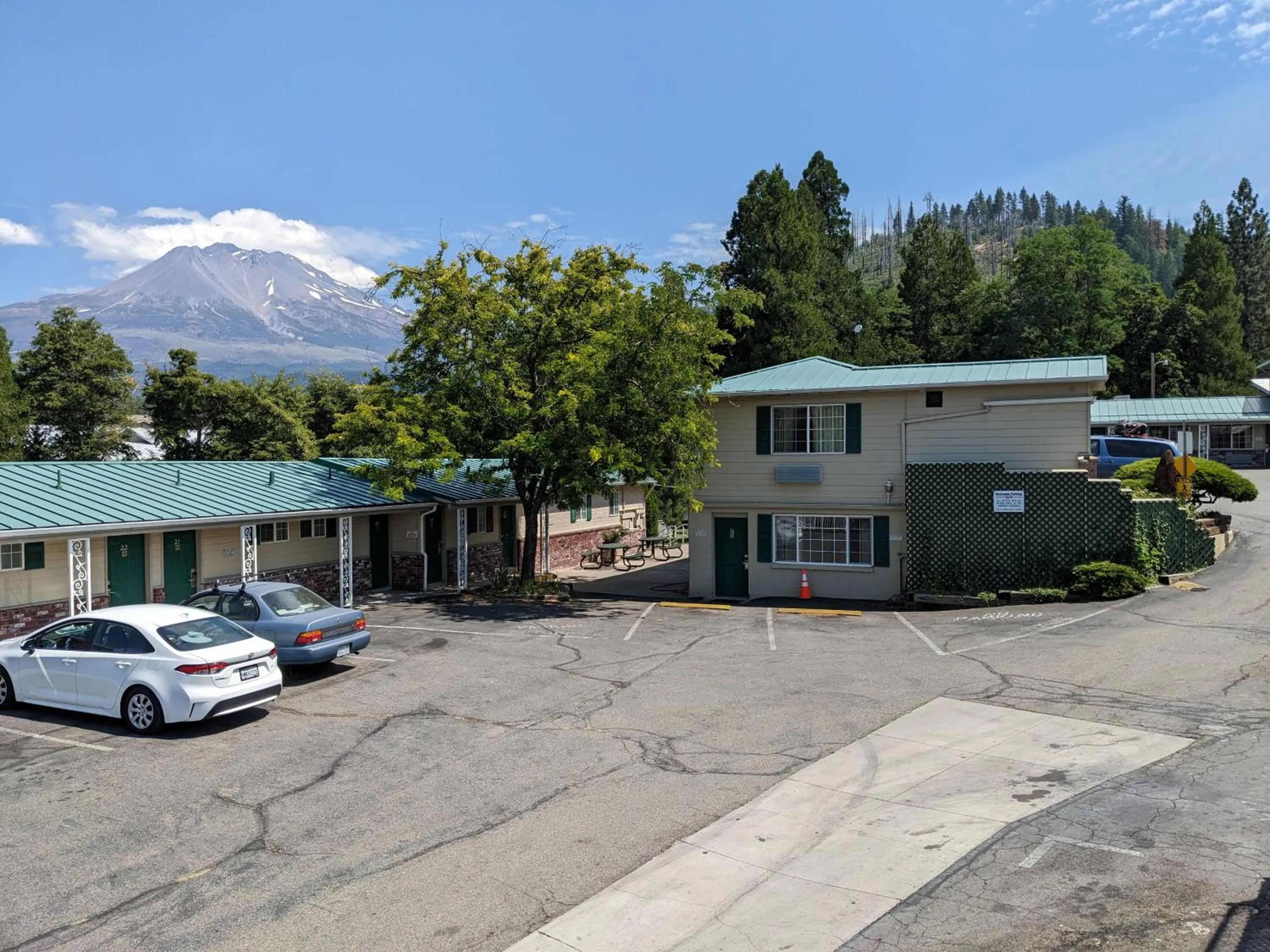 Hi-Lo Motel, Cafe and RV Park Mount Shasta Area