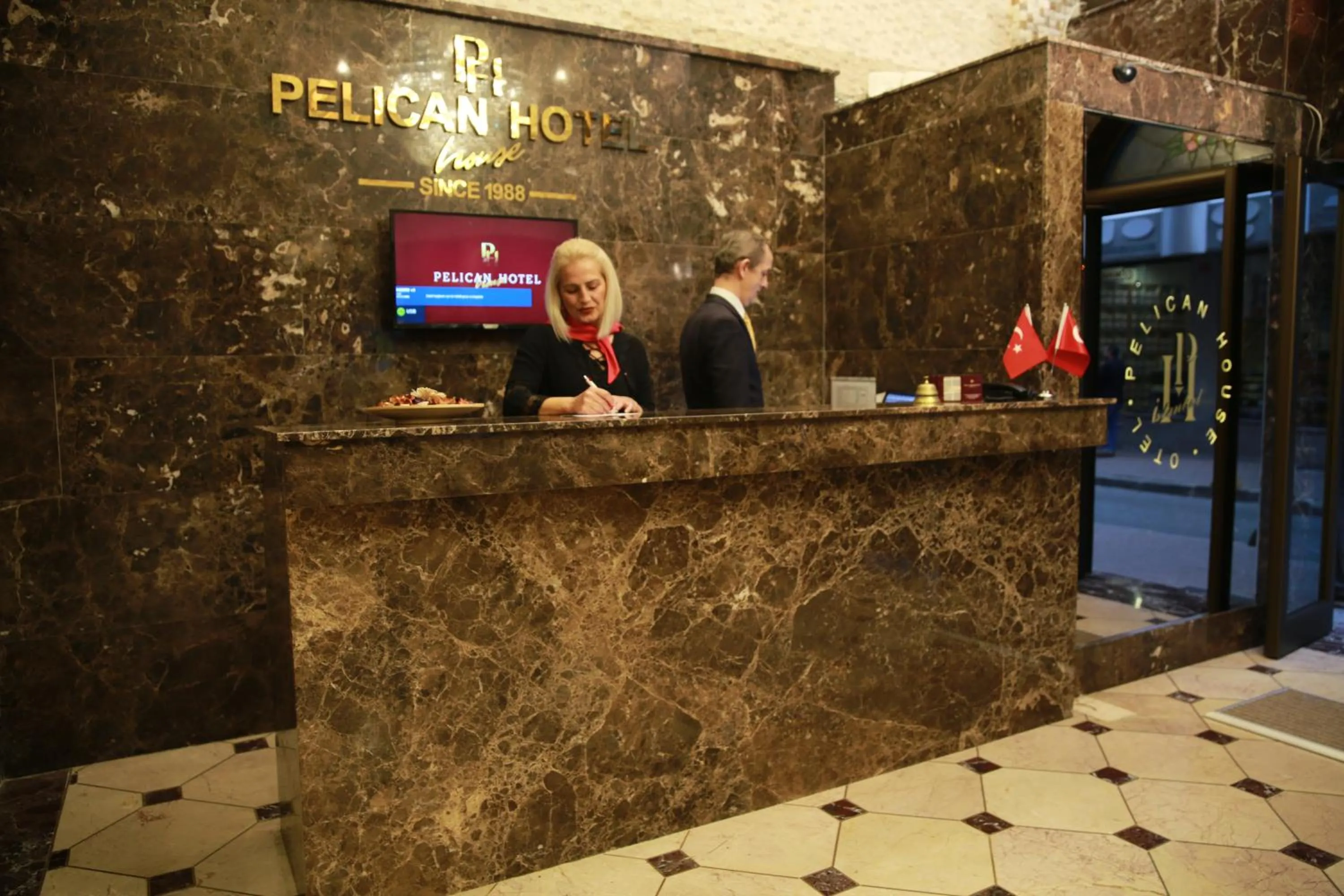 Lobby or reception in Pelican House Hotel