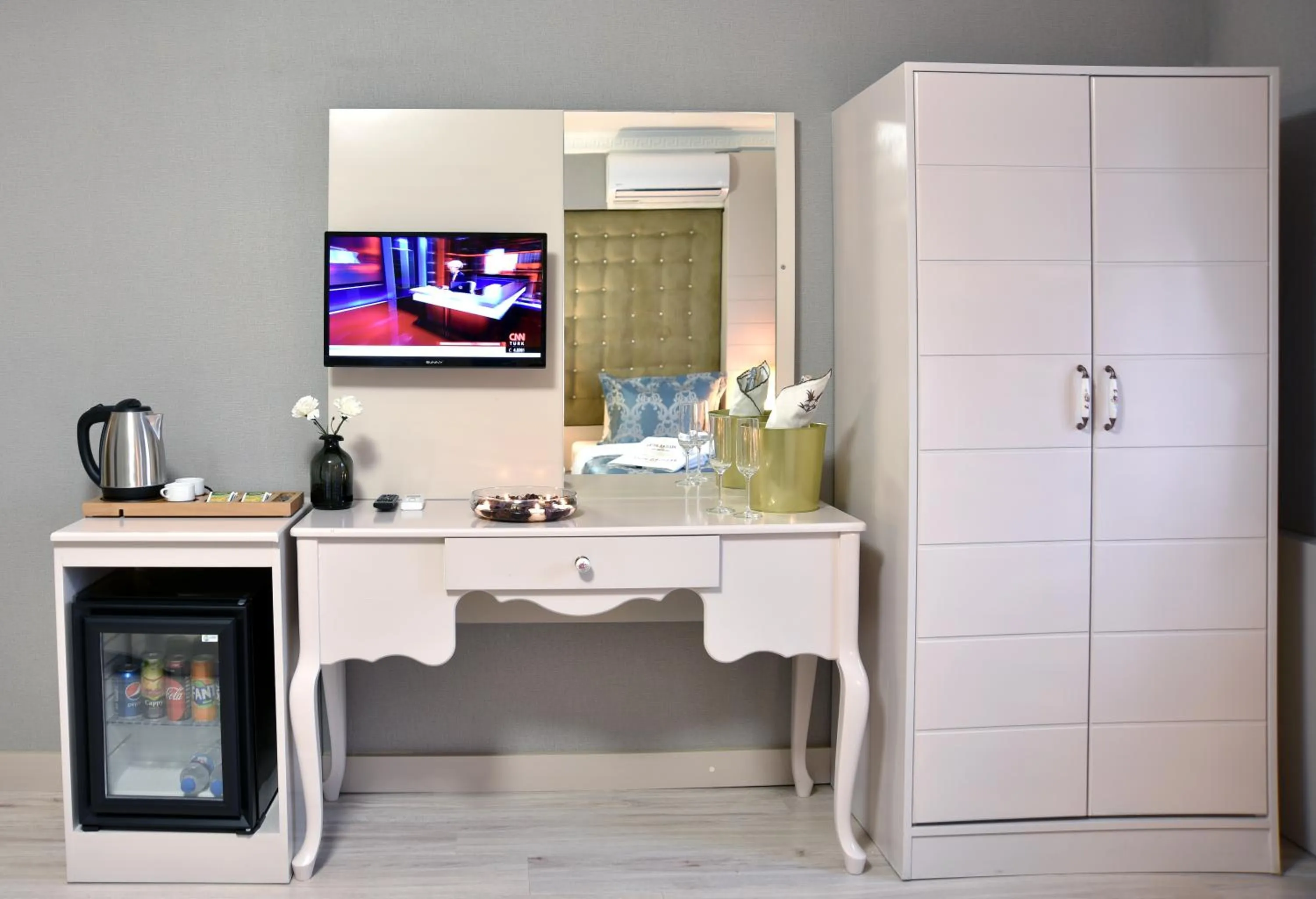 Bedroom in Pelican House Hotel