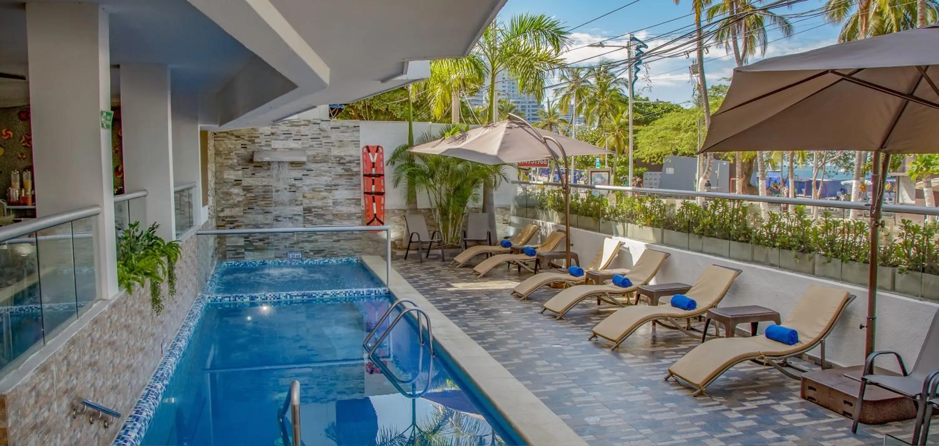 Swimming pool in Hotel Be La Sierra