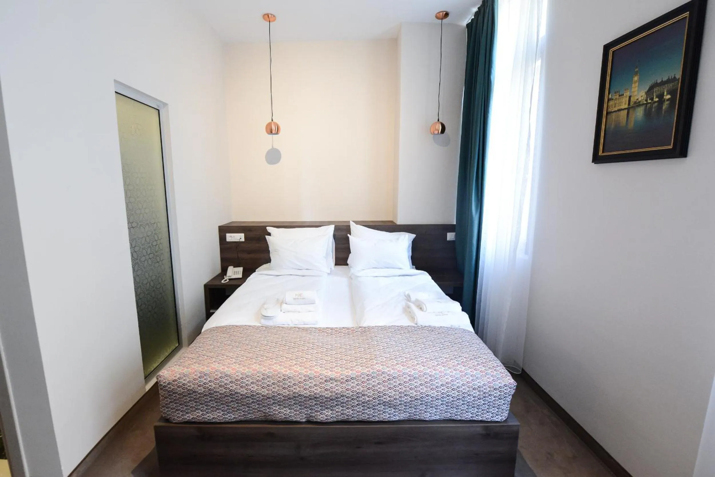 Bed in Hotel Cara 28