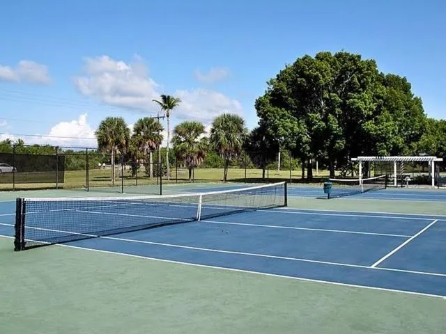 Tennis court in Casa Ybel Resort
