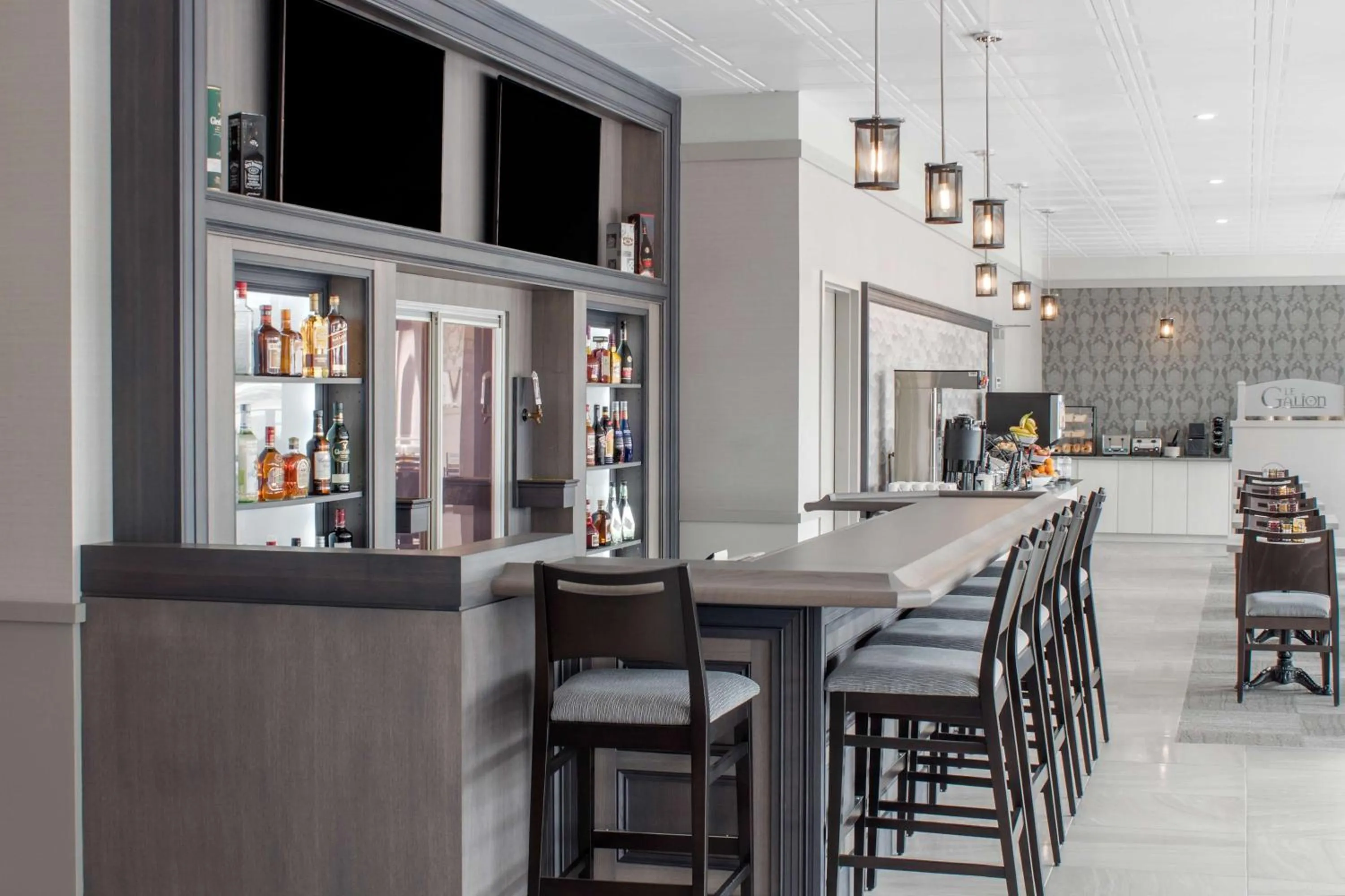 Lounge or bar in Chateau Moncton Trademark Collection by Wyndham