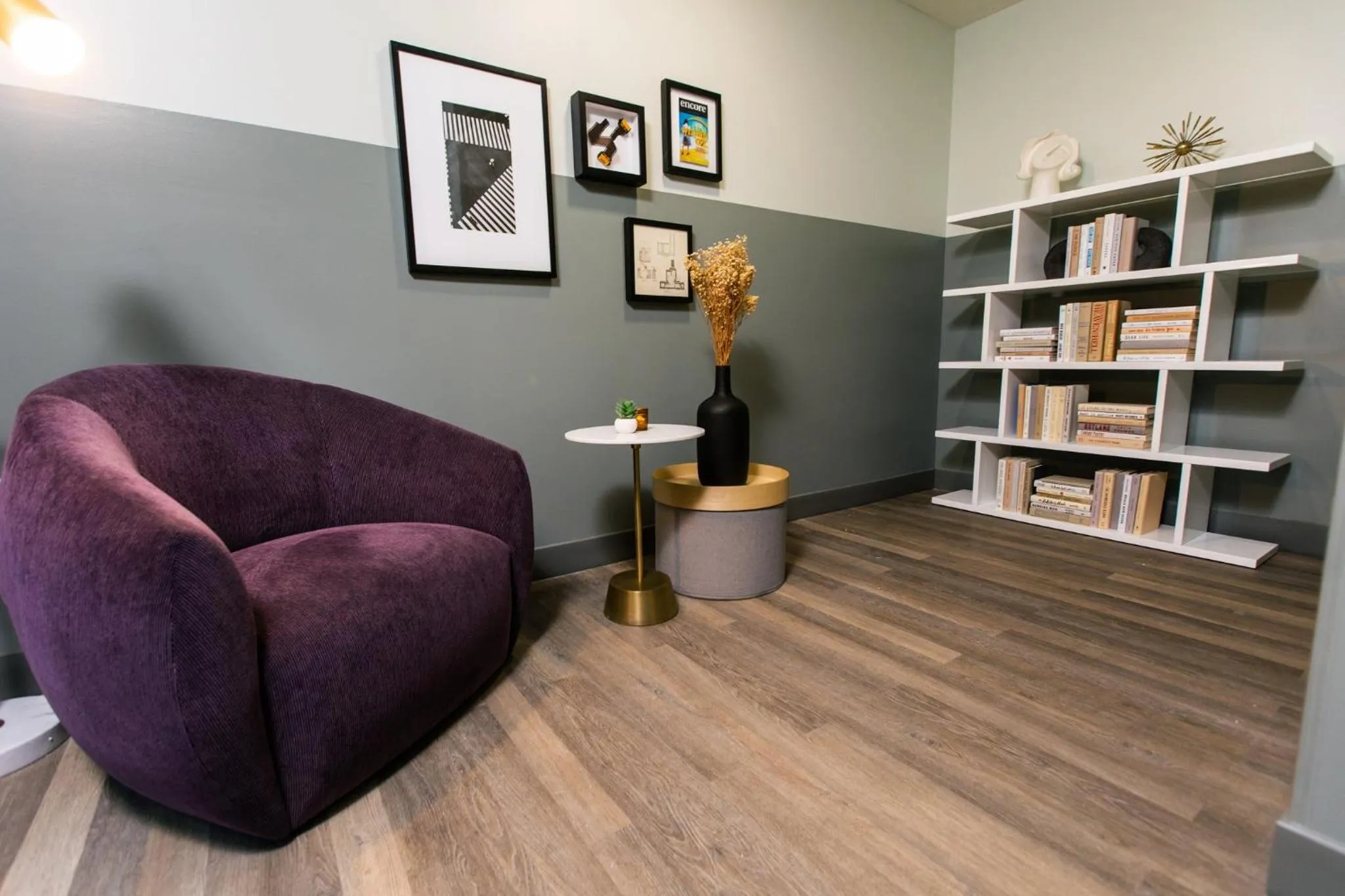 Photo of the whole room in voco The Darwin - Atlanta Midtown by IHG