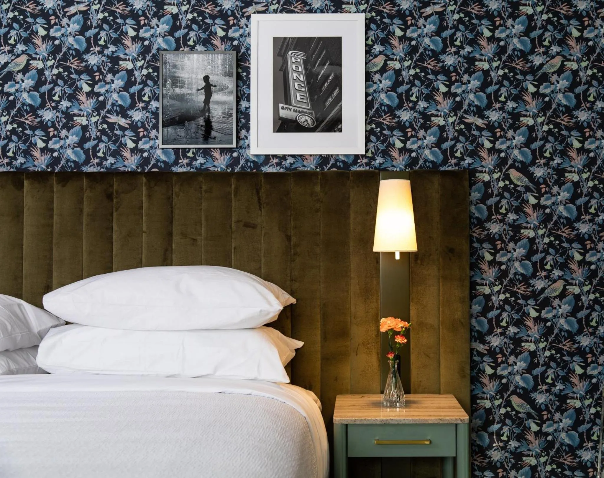 Photo of the whole room, Bed in voco The Darwin - Atlanta Midtown by IHG