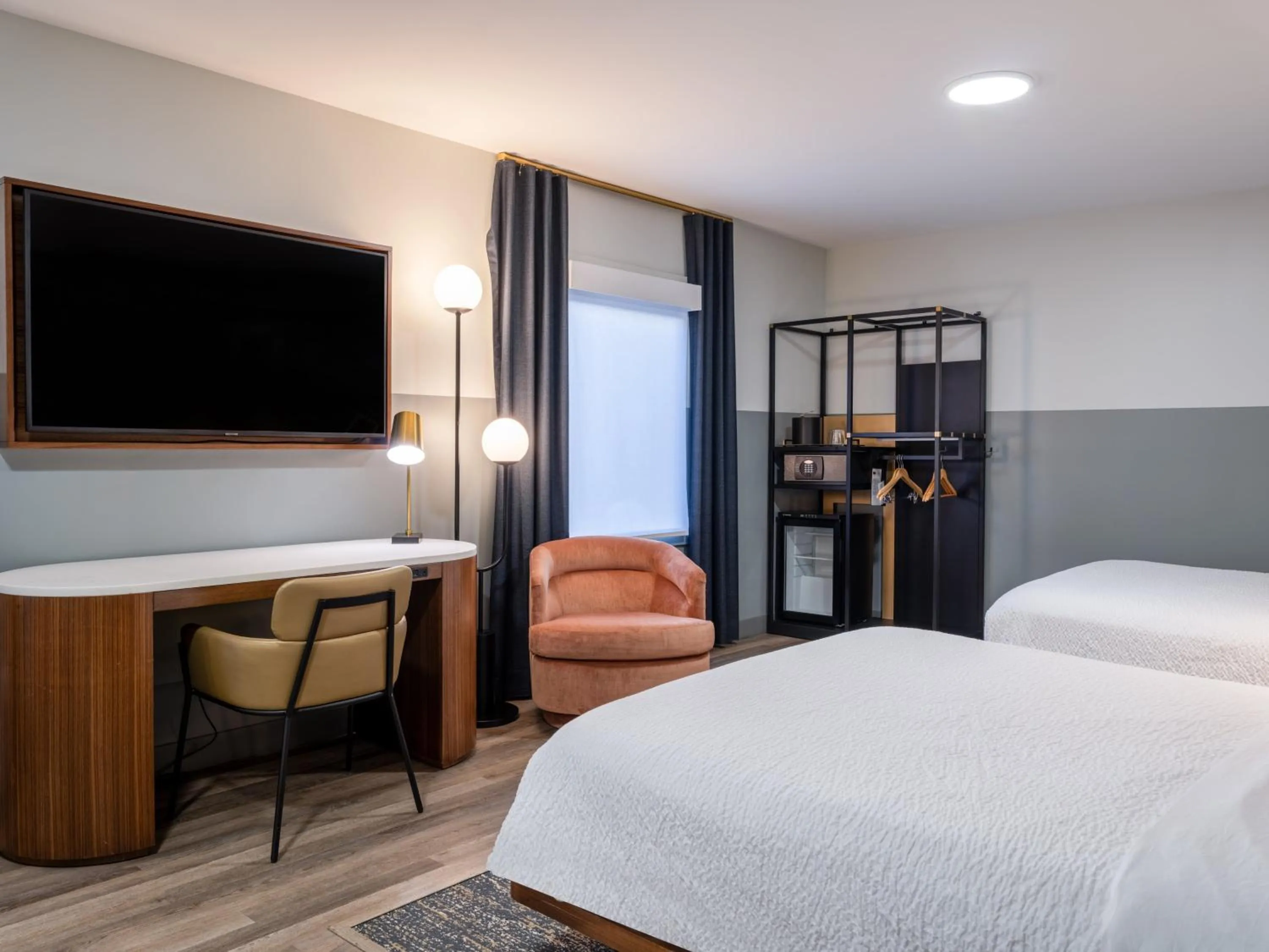 Photo of the whole room, Bed in voco The Darwin - Atlanta Midtown by IHG