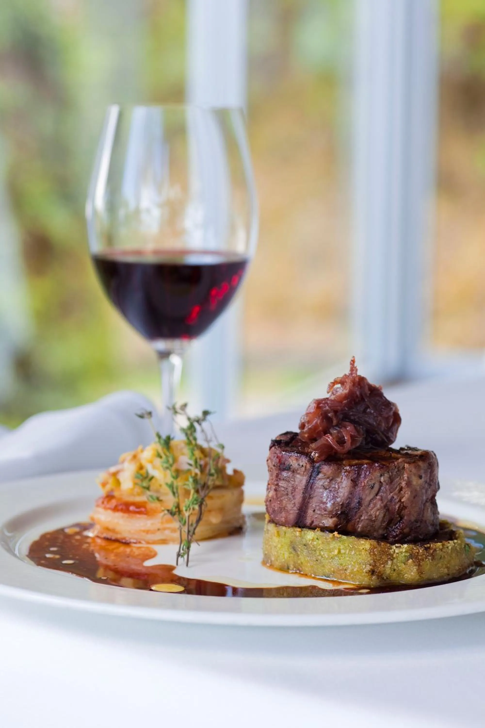 Restaurant/places to eat in Chris's Beacon Point Restaurant & Villas