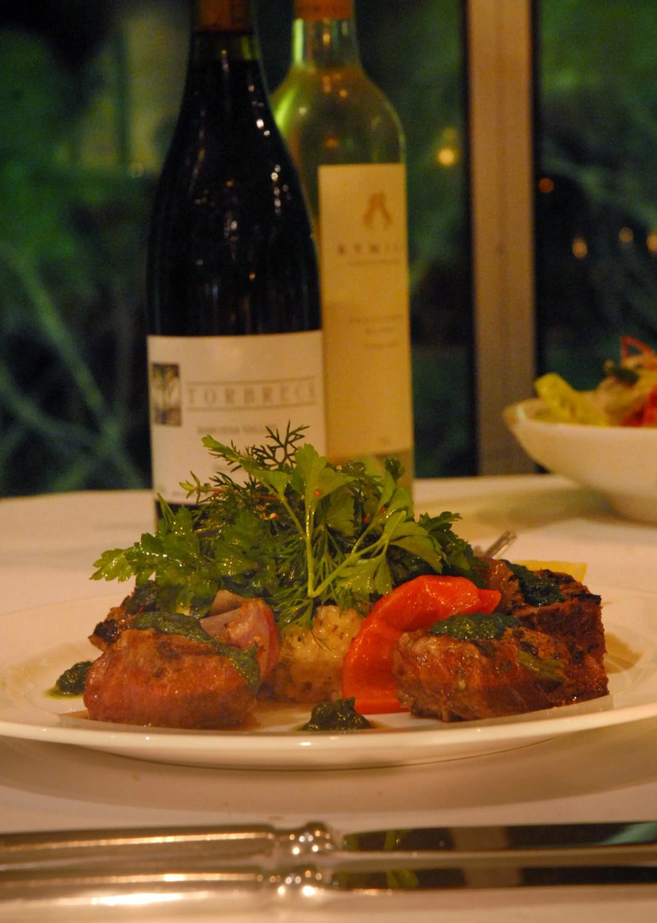 Food and drinks in Chris's Beacon Point Restaurant & Villas