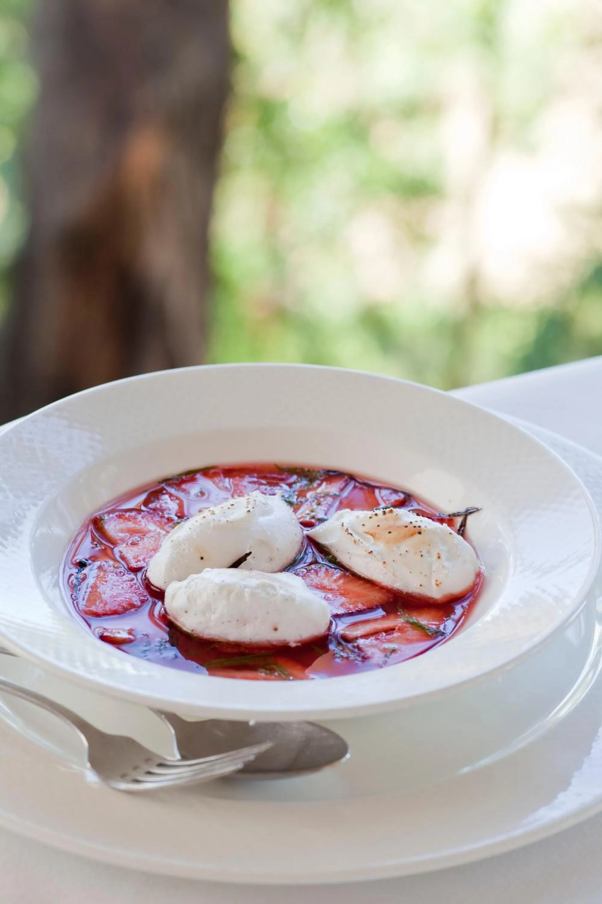 Food and drinks in Chris's Beacon Point Restaurant & Villas