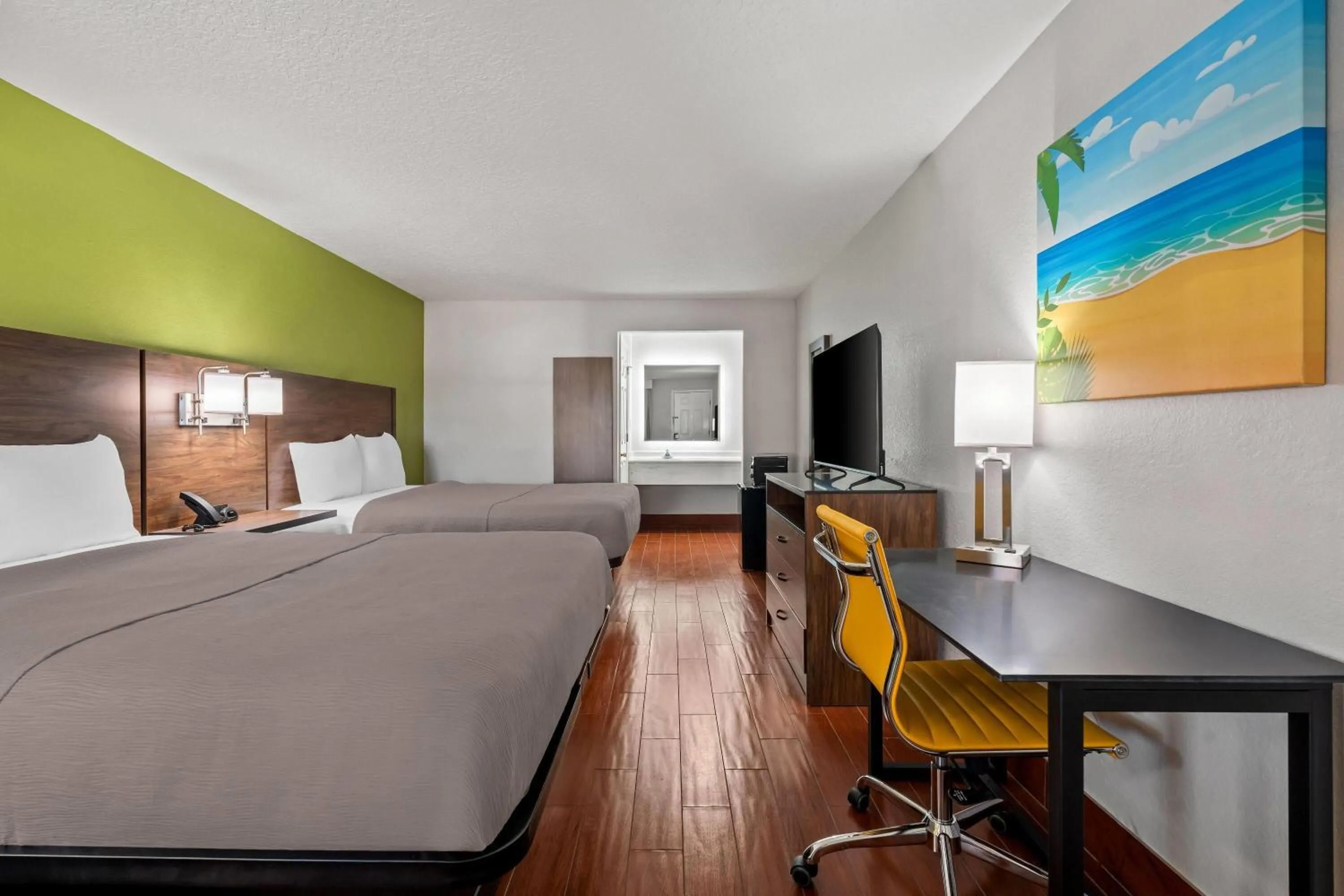 Bed in Travelodge by Wyndham Hotel & Cottages St Augustine - Historic