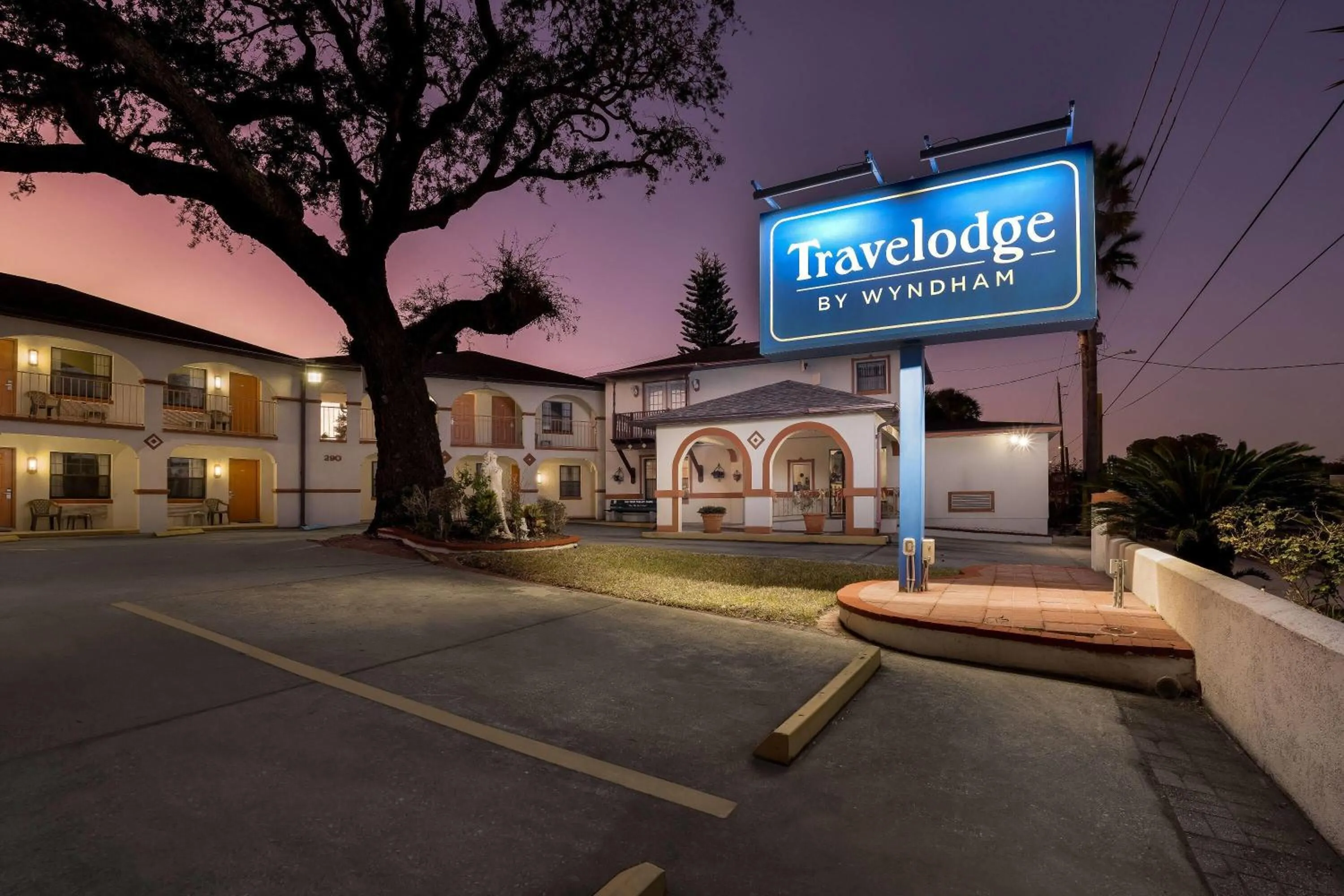 Property building in Travelodge by Wyndham Hotel & Cottages St Augustine - Historic