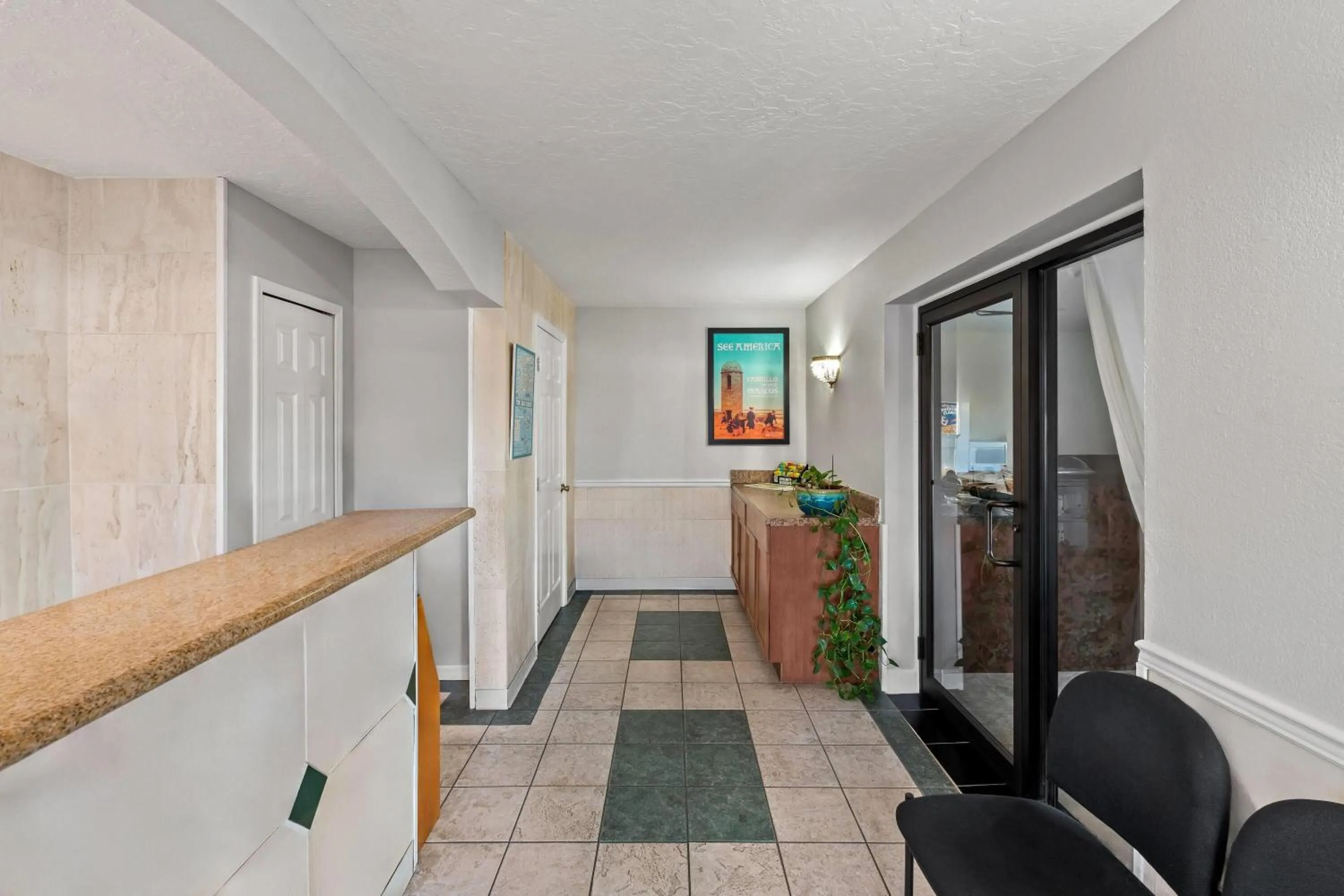 Lobby or reception in Travelodge by Wyndham Hotel & Cottages St Augustine - Historic