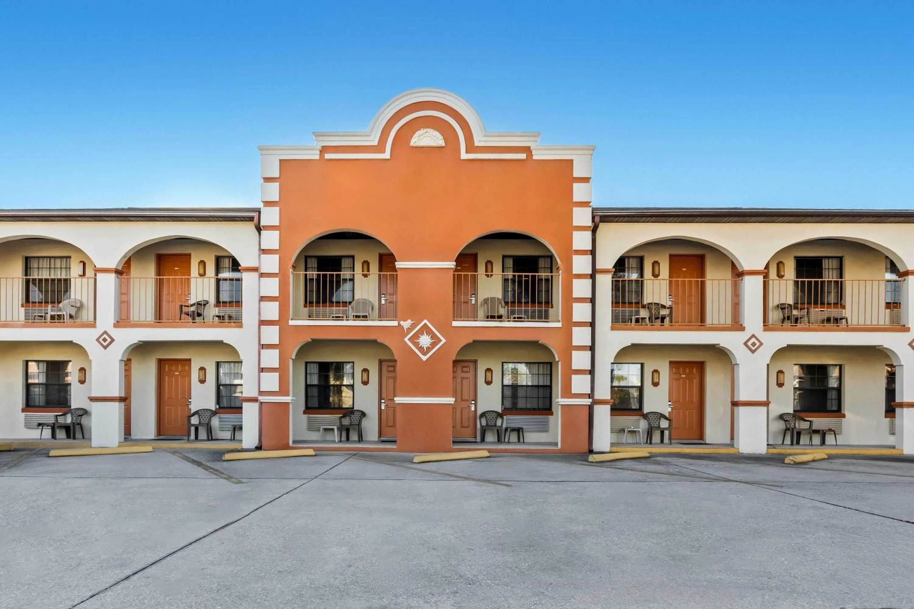 Property building in Travelodge by Wyndham Hotel & Cottages St Augustine - Historic