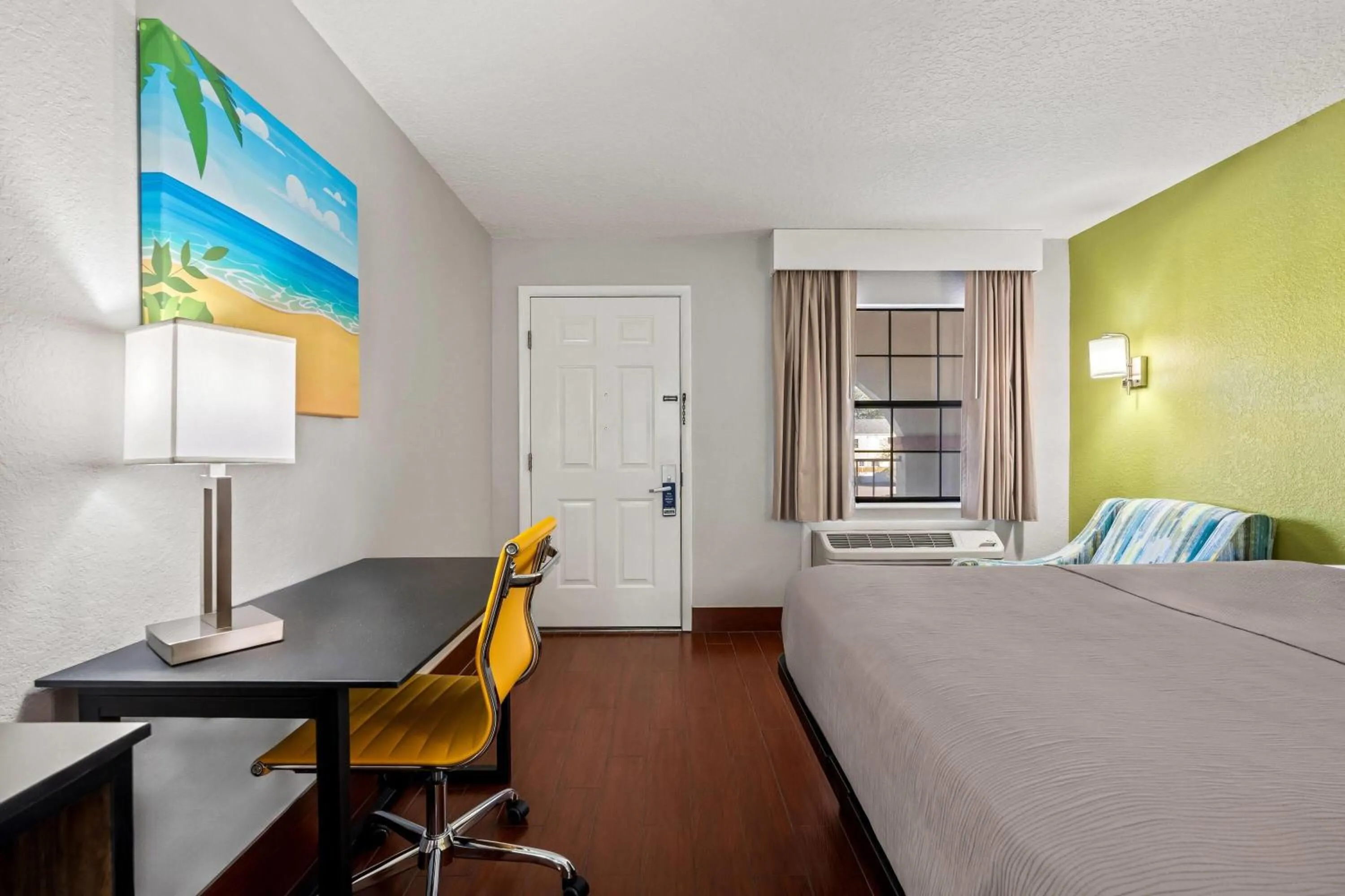 Bed in Travelodge by Wyndham Hotel & Cottages St Augustine - Historic