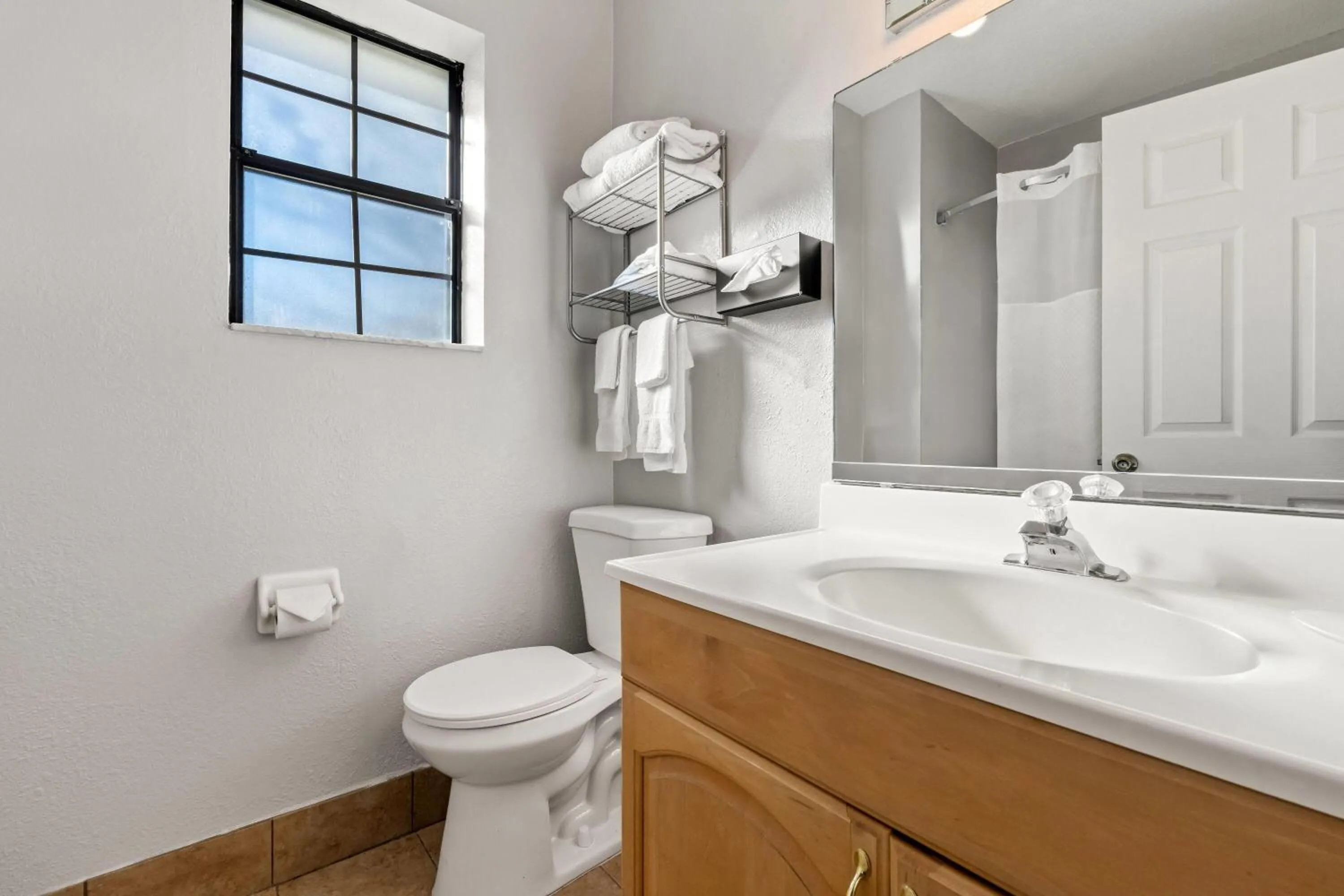 Bathroom in Travelodge by Wyndham Hotel & Cottages St Augustine - Historic