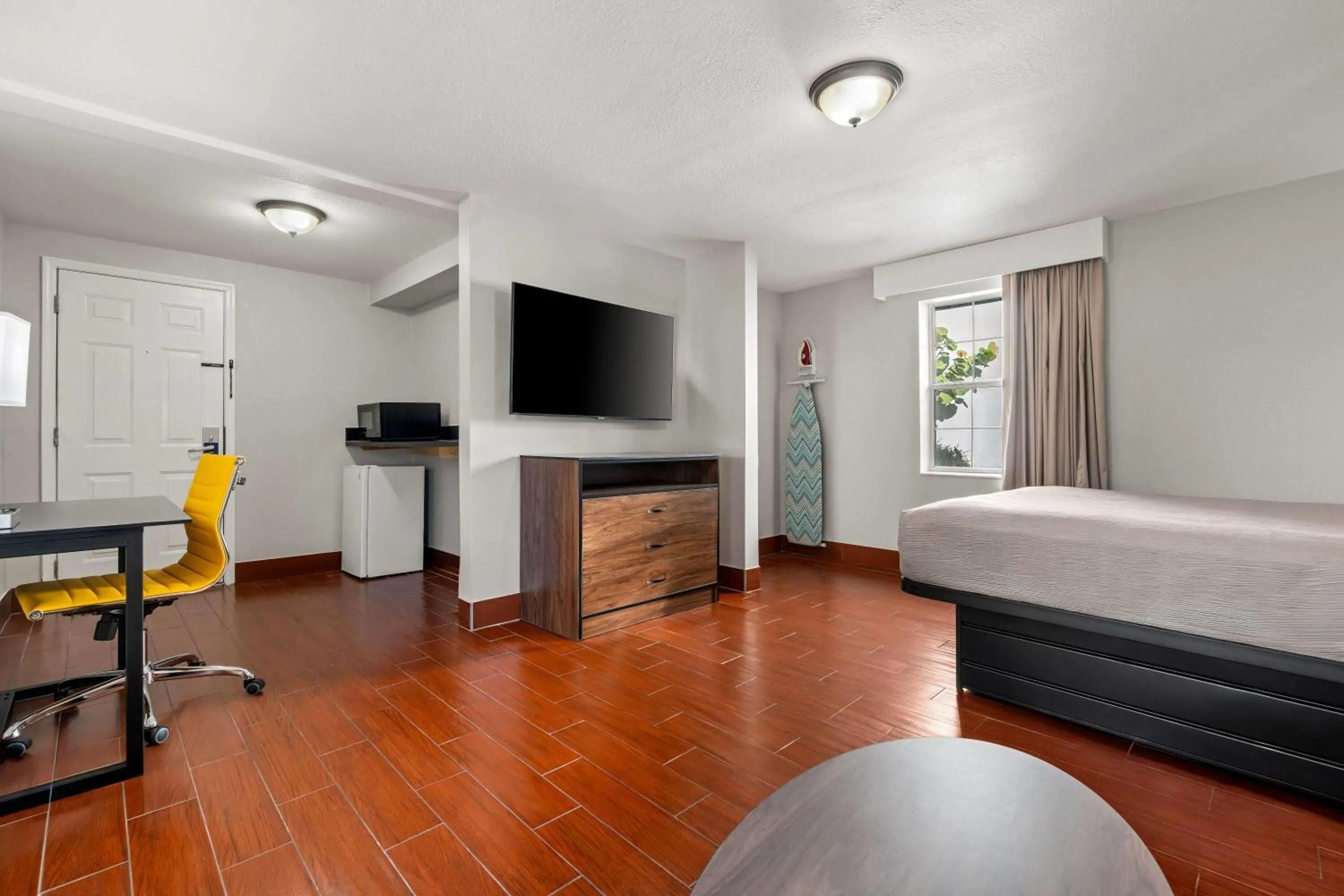 Photo of the whole room, Bed in Travelodge by Wyndham Hotel & Cottages St Augustine - Historic