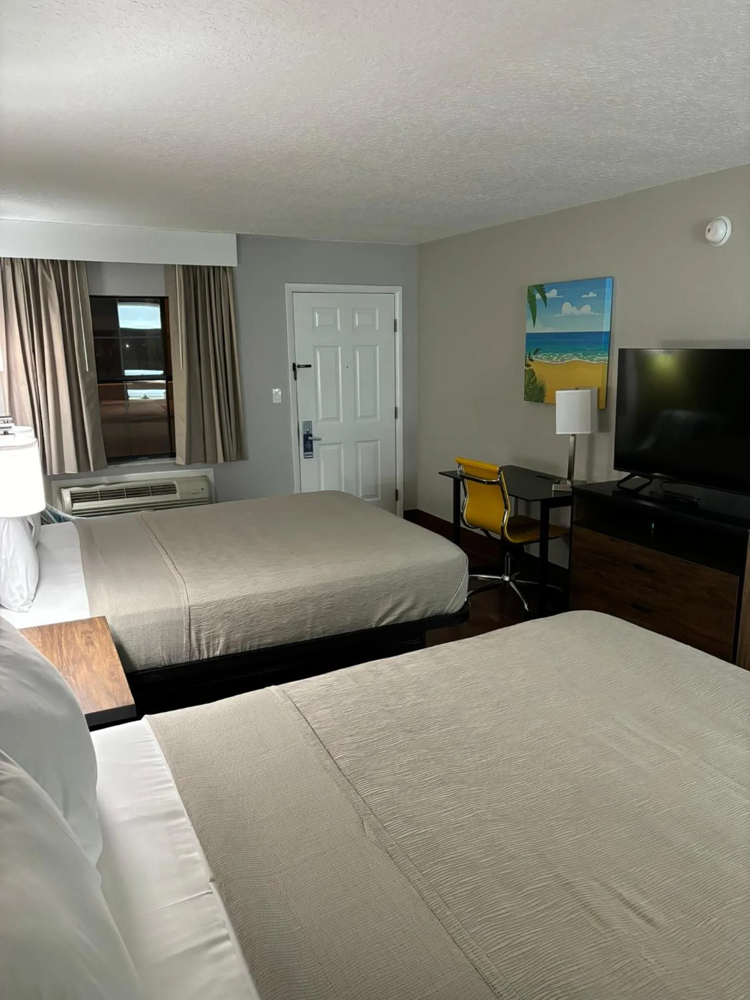 Photo of the whole room, Bed in Travelodge by Wyndham Hotel & Cottages St Augustine - Historic