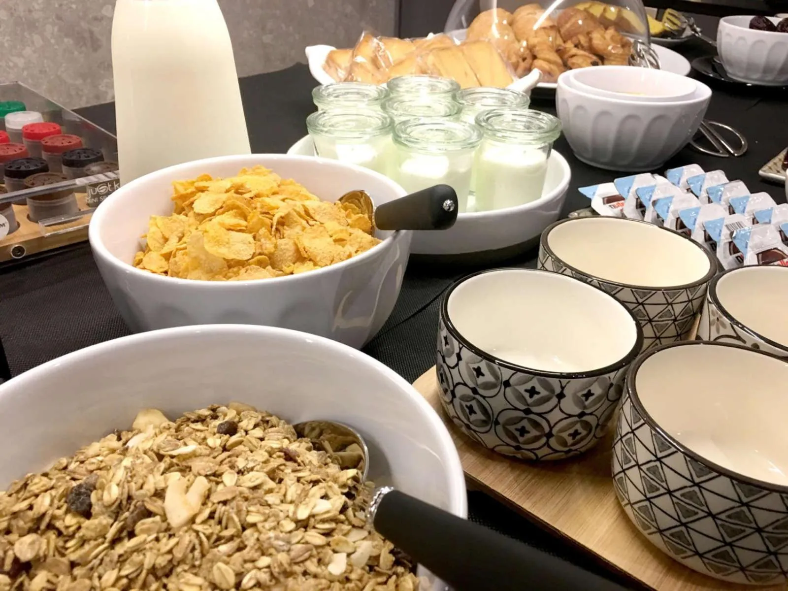 Breakfast in MYHOME 75 Premium Luxury B&B