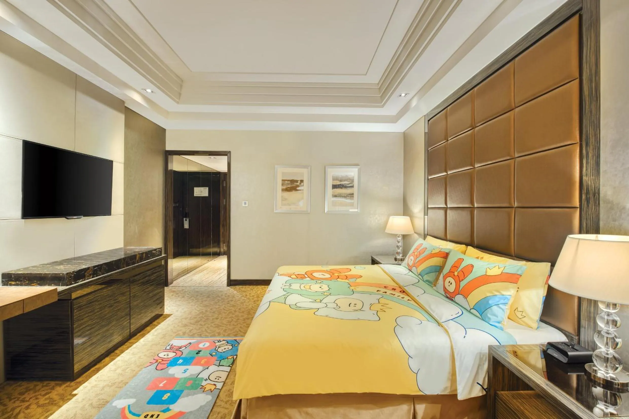 Photo of the whole room, Bed in Crowne Plaza Beijing Chaoyang U-Town by IHG - within 30 minutes to Forbidden City by metro