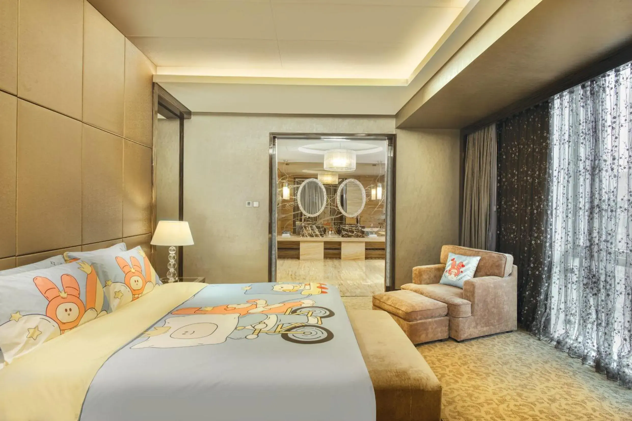 Junior King Suite with Lounge Access in Crowne Plaza Beijing Chaoyang U-Town by IHG Junior King Suite with Lounge Access in Crowne Plaza Beijing Chaoyang U-Town by IHG