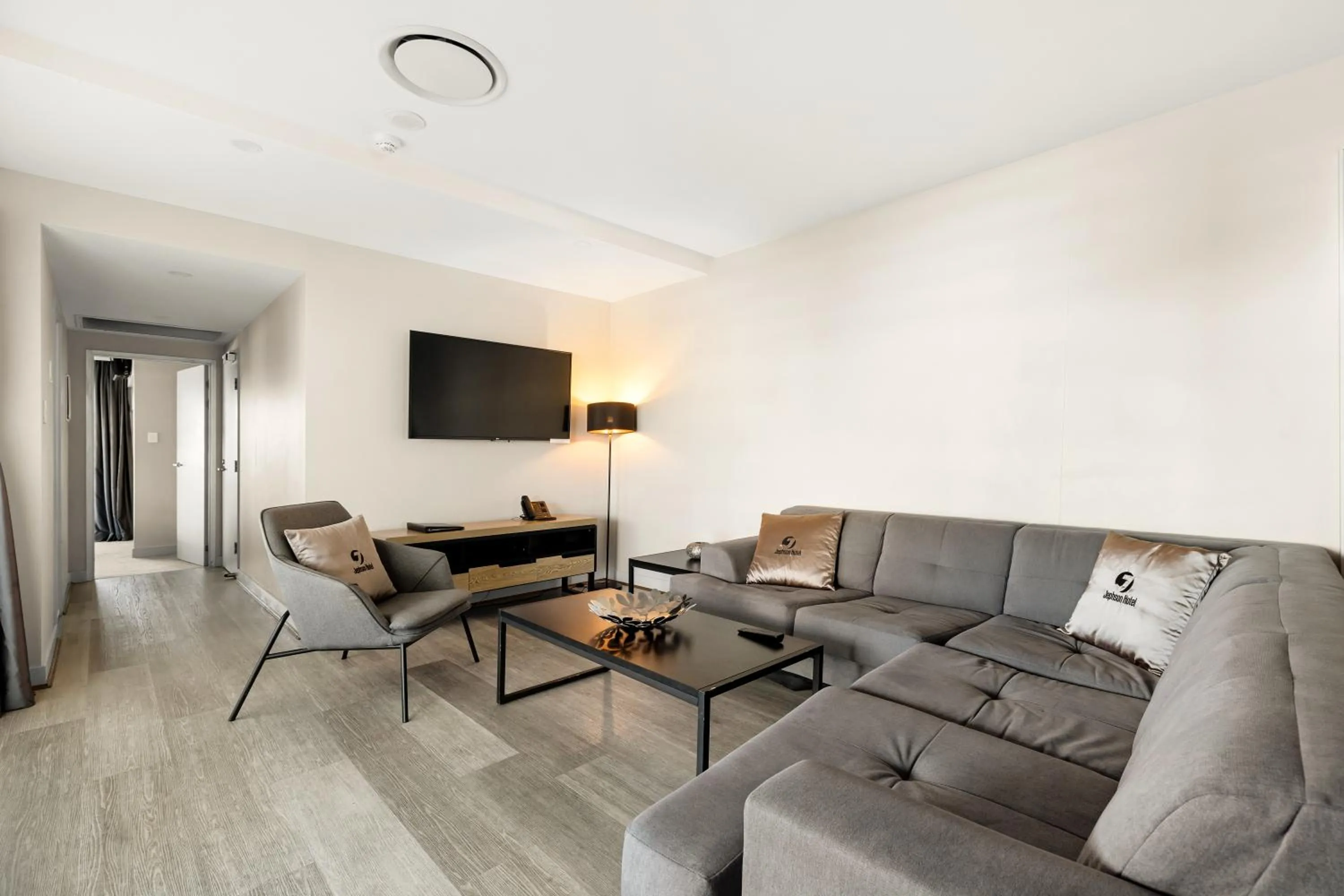 Living room in Jephson Hotel & Apartments