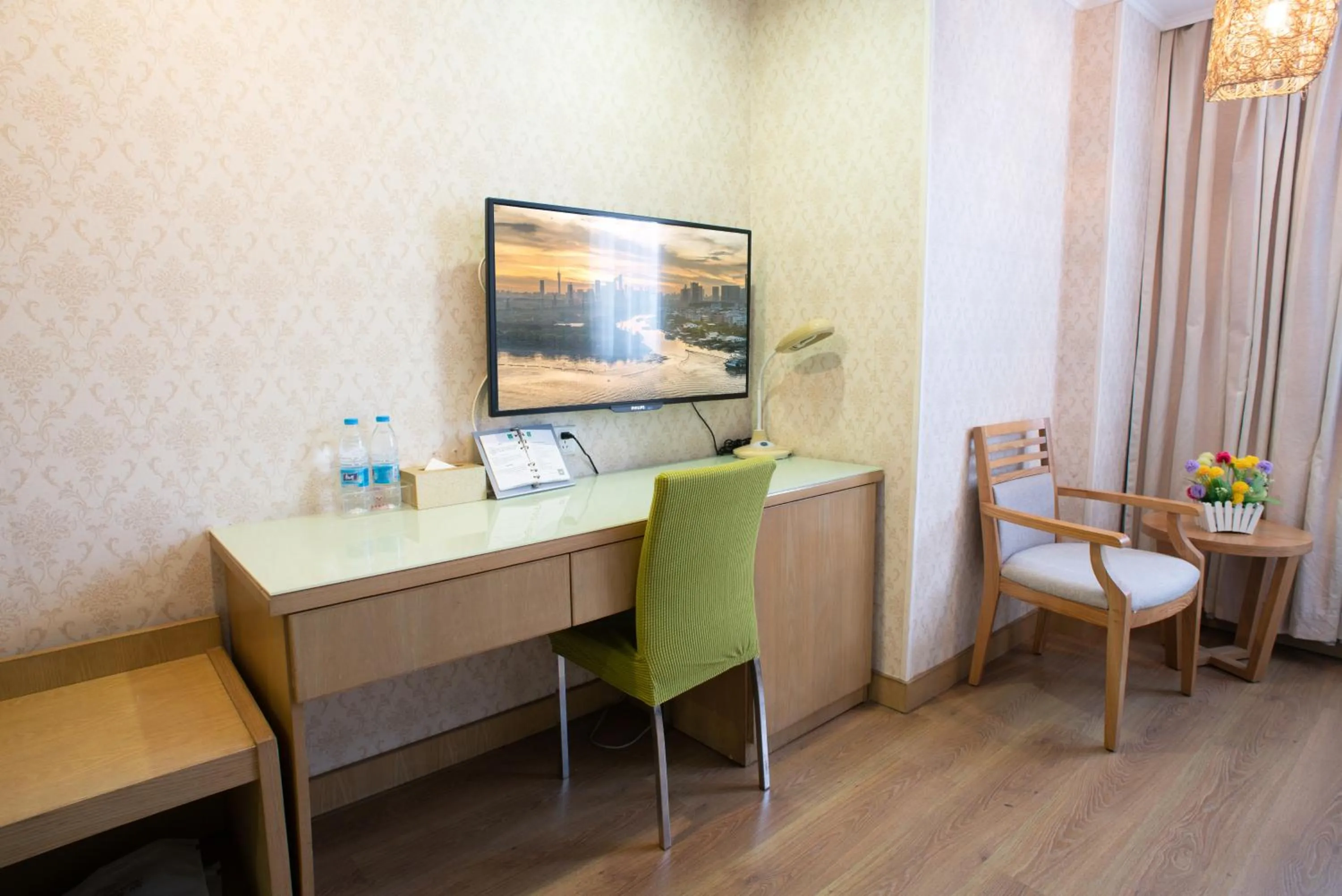 Seating area, TV/Entertainment Center in Guangzhou Xin Yue Xin Hotel