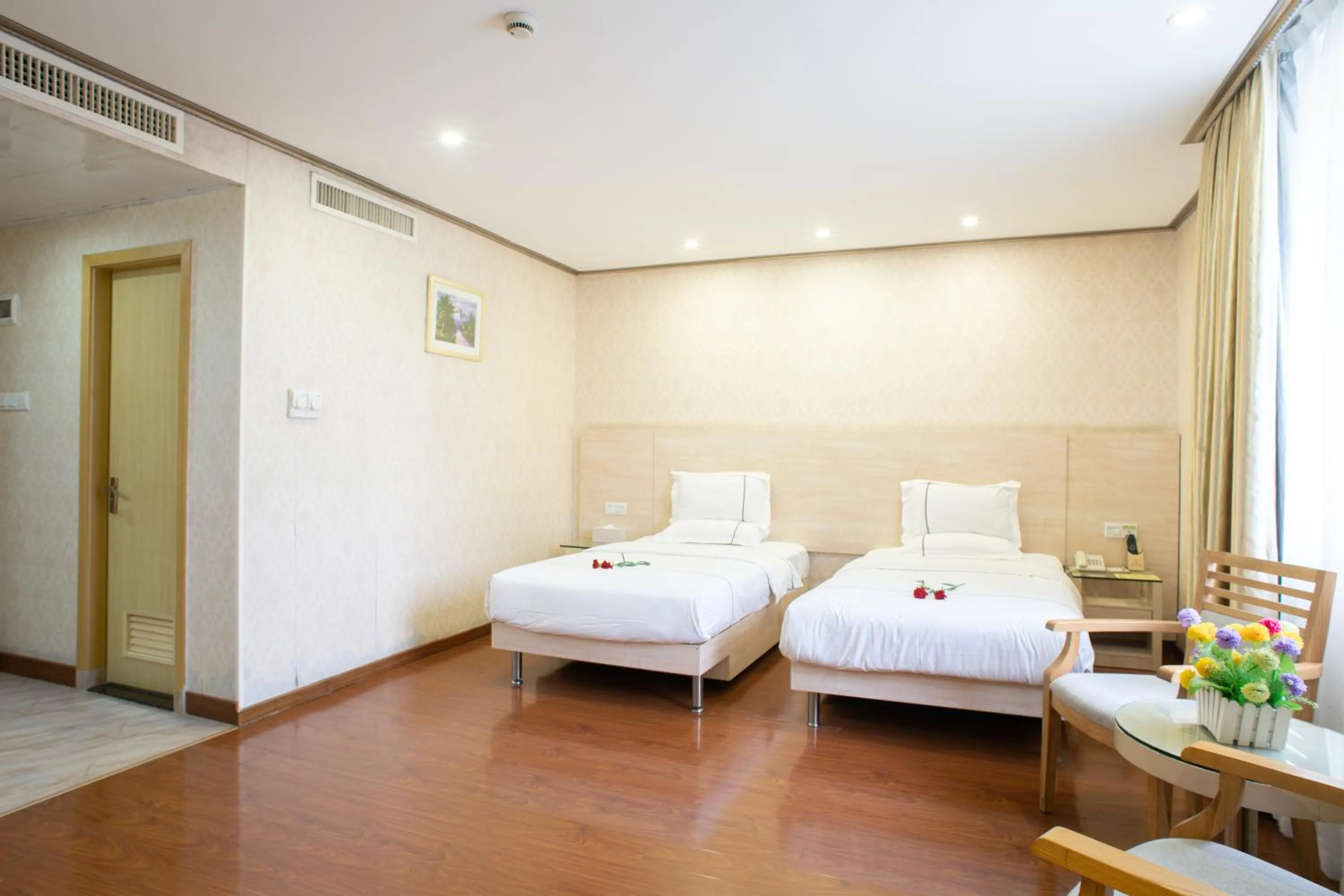 Photo of the whole room in Guangzhou Xin Yue Xin Hotel