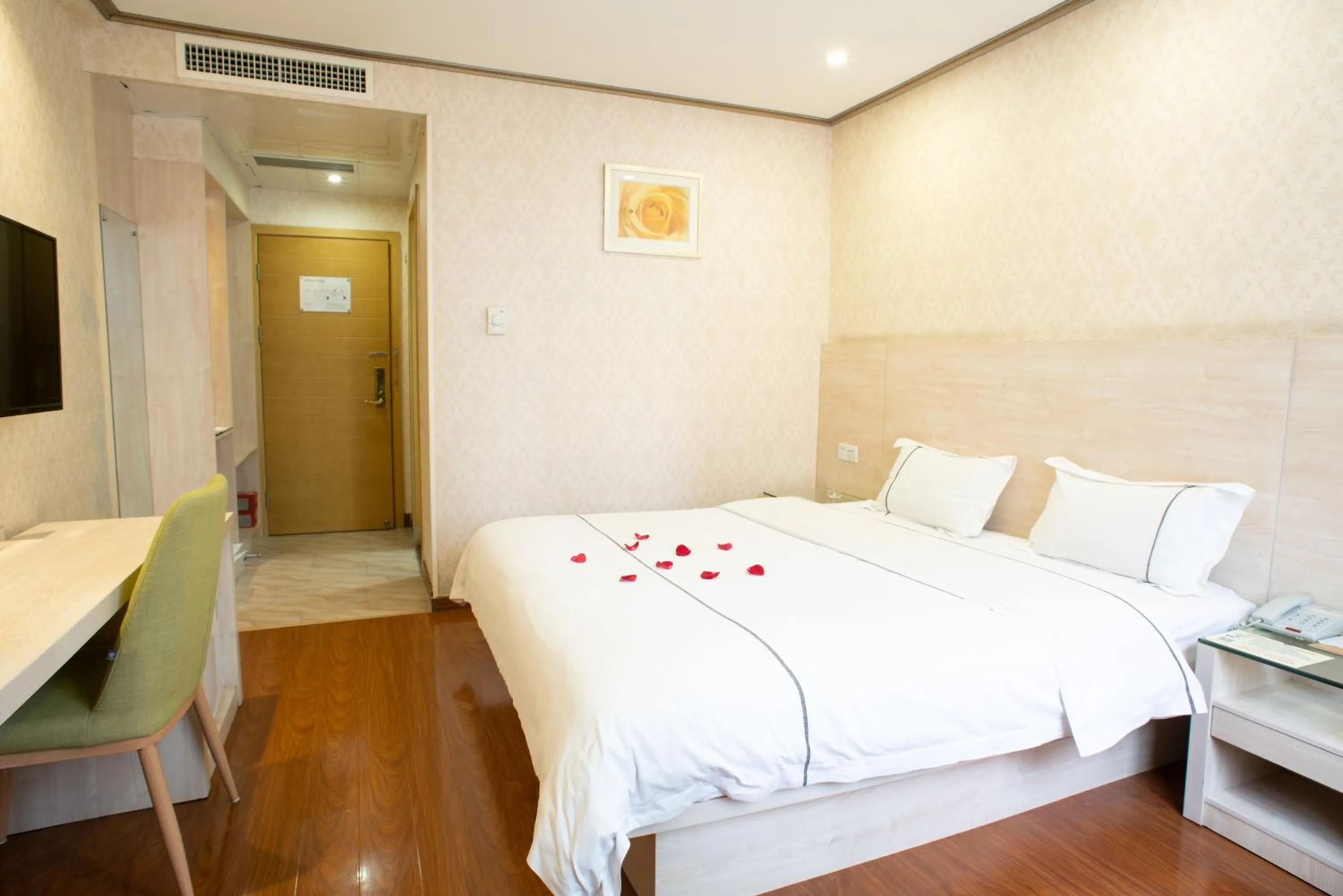 Photo of the whole room in Guangzhou Xin Yue Xin Hotel