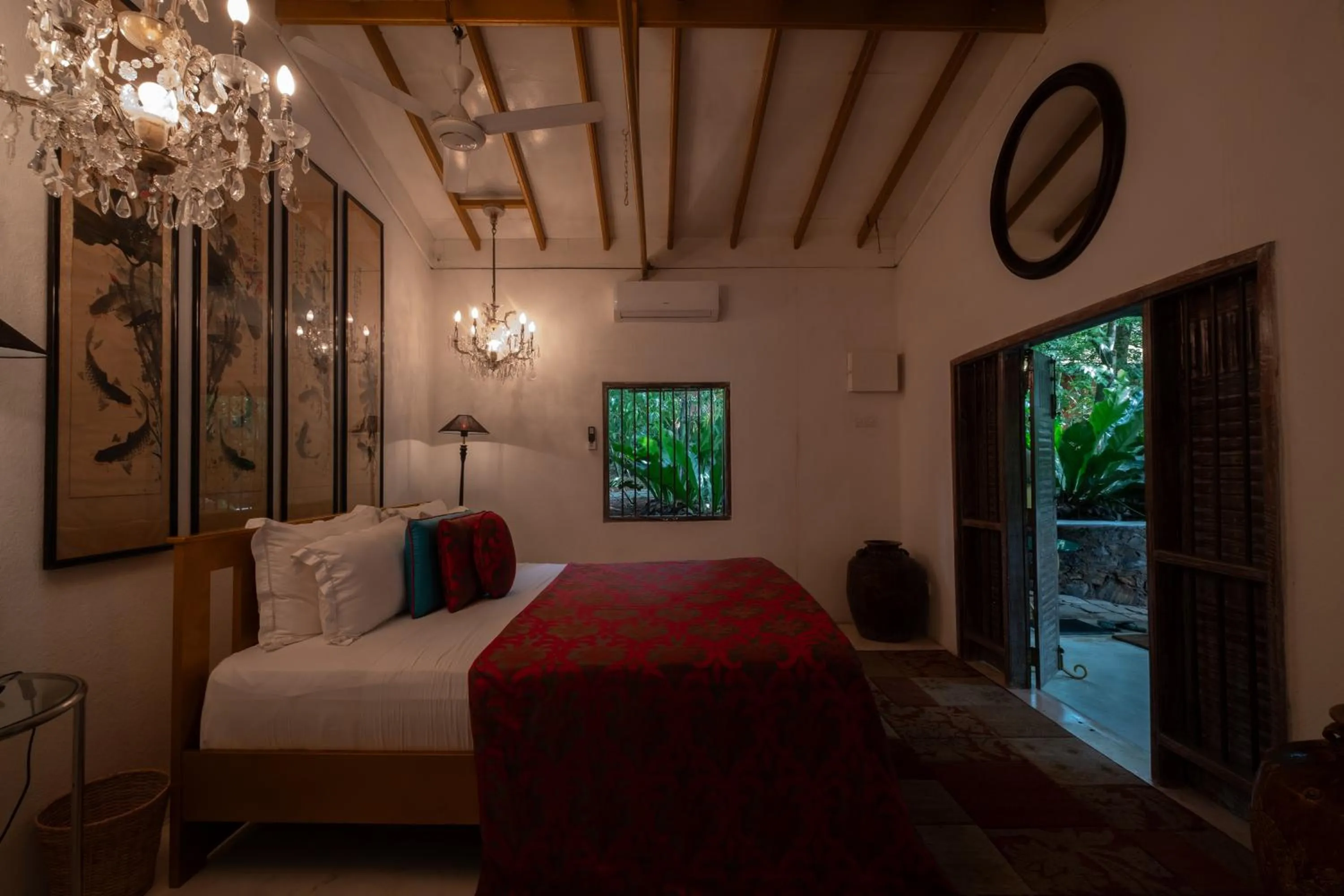 Deluxe Double Room (2 Adults + 1 Child) - single occupancy in Casa Heliconia