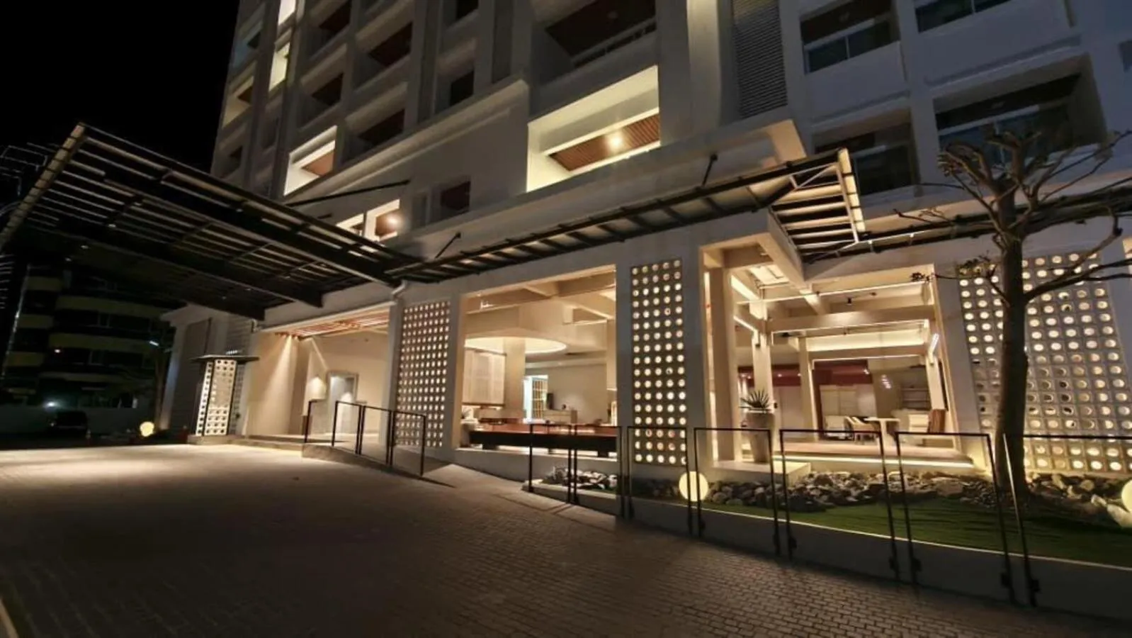 Facade/entrance in Blanco Apartment Hotel