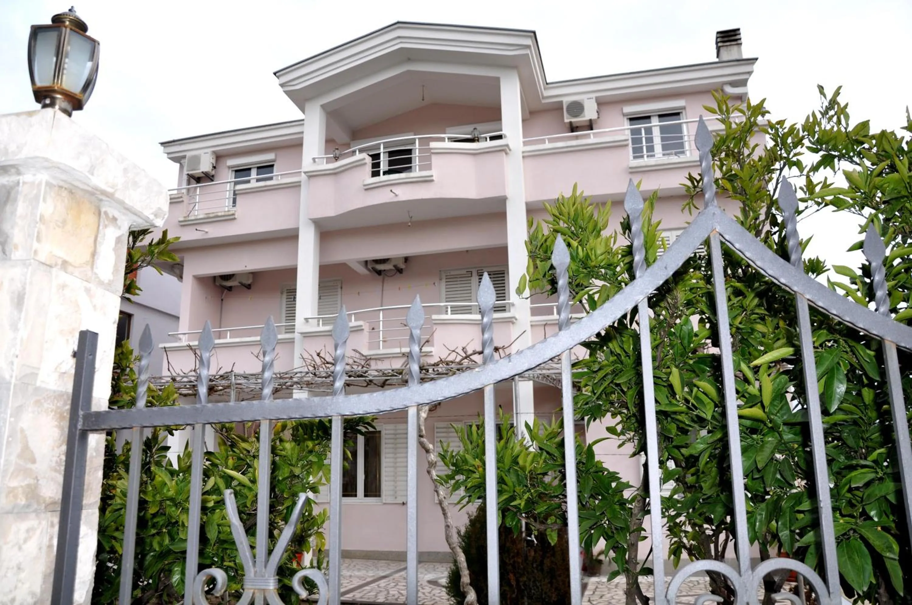 Facade/entrance in Apartments Perezaj