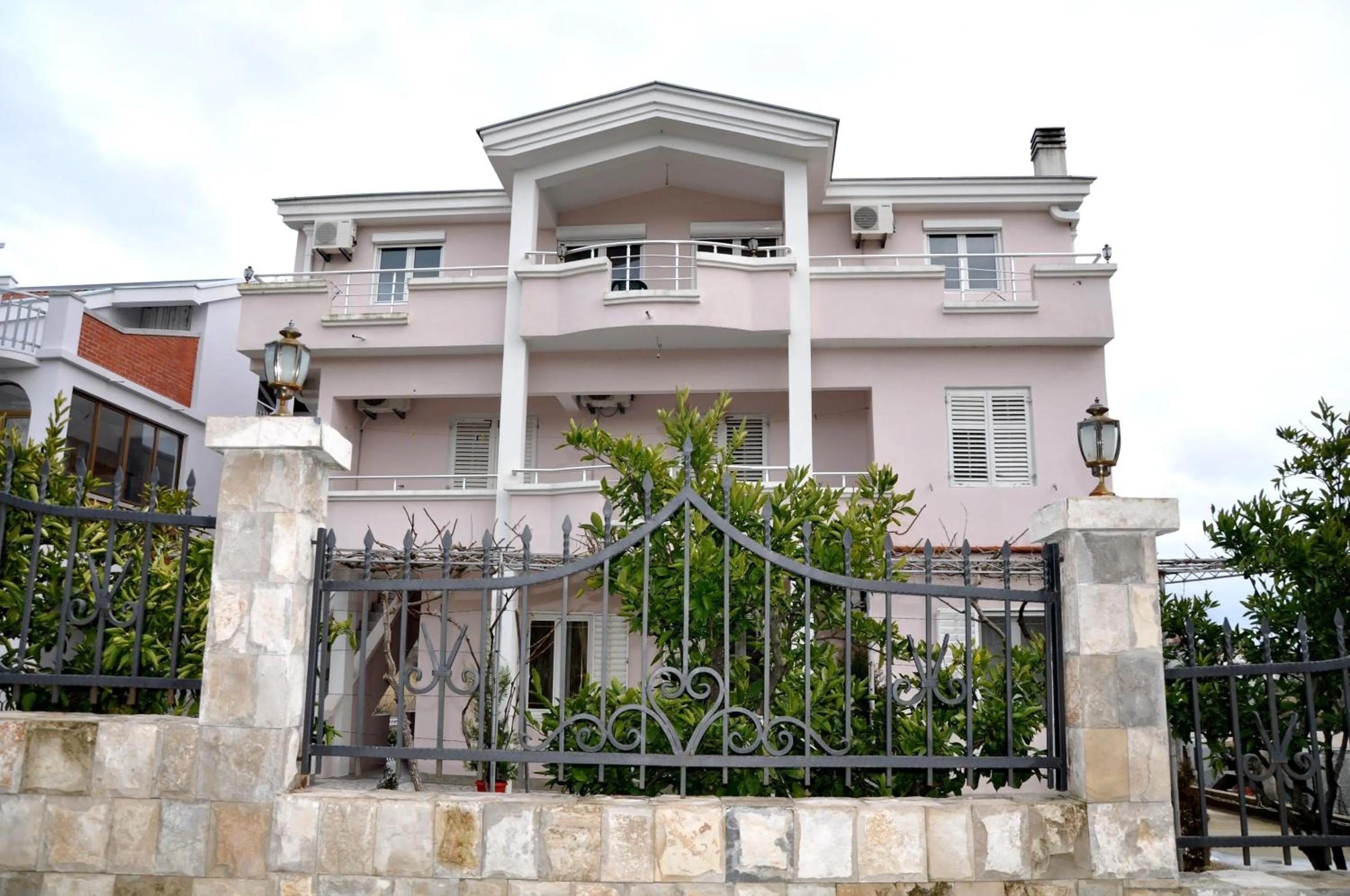 Facade/entrance in Apartments Perezaj