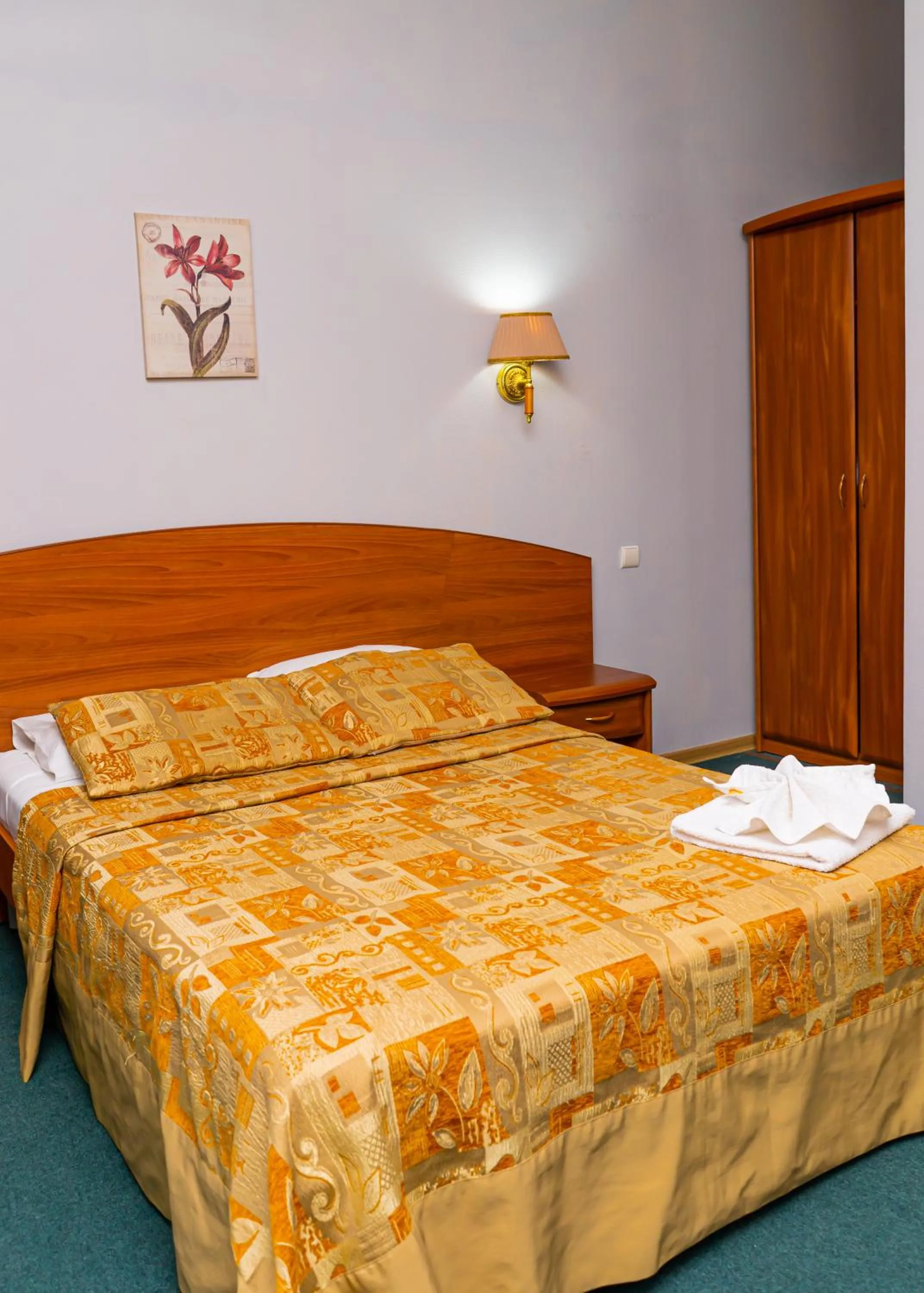 Bed in Victoria Palace