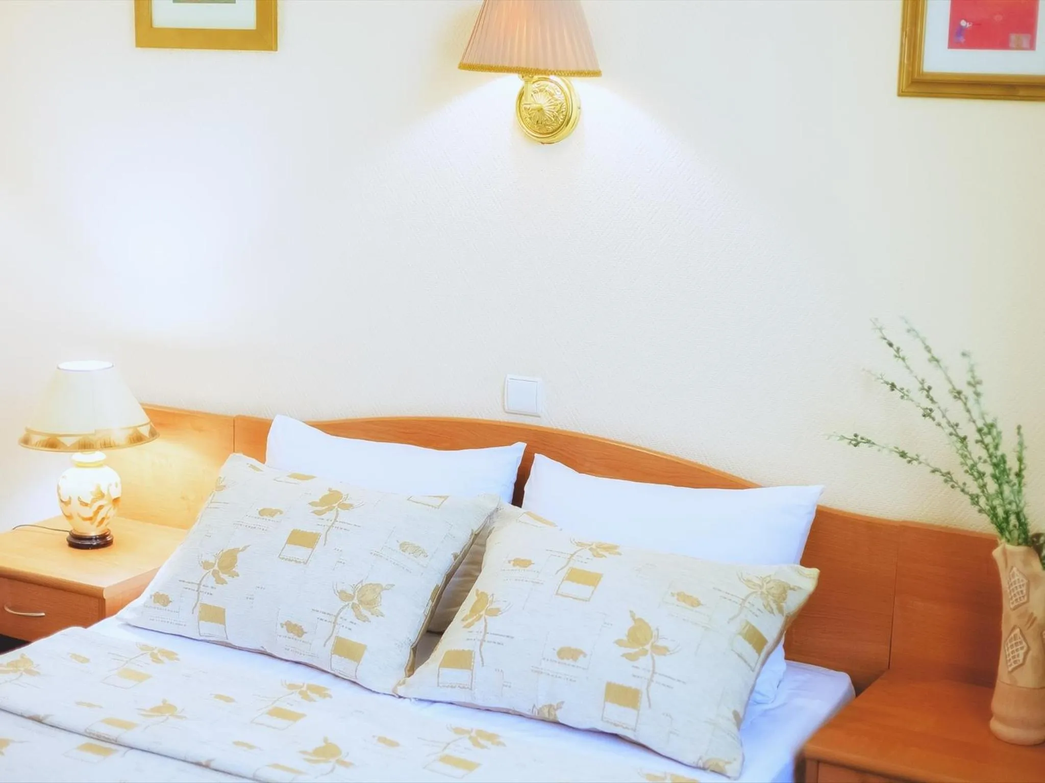 Photo of the whole room, Bed in Victoria Palace