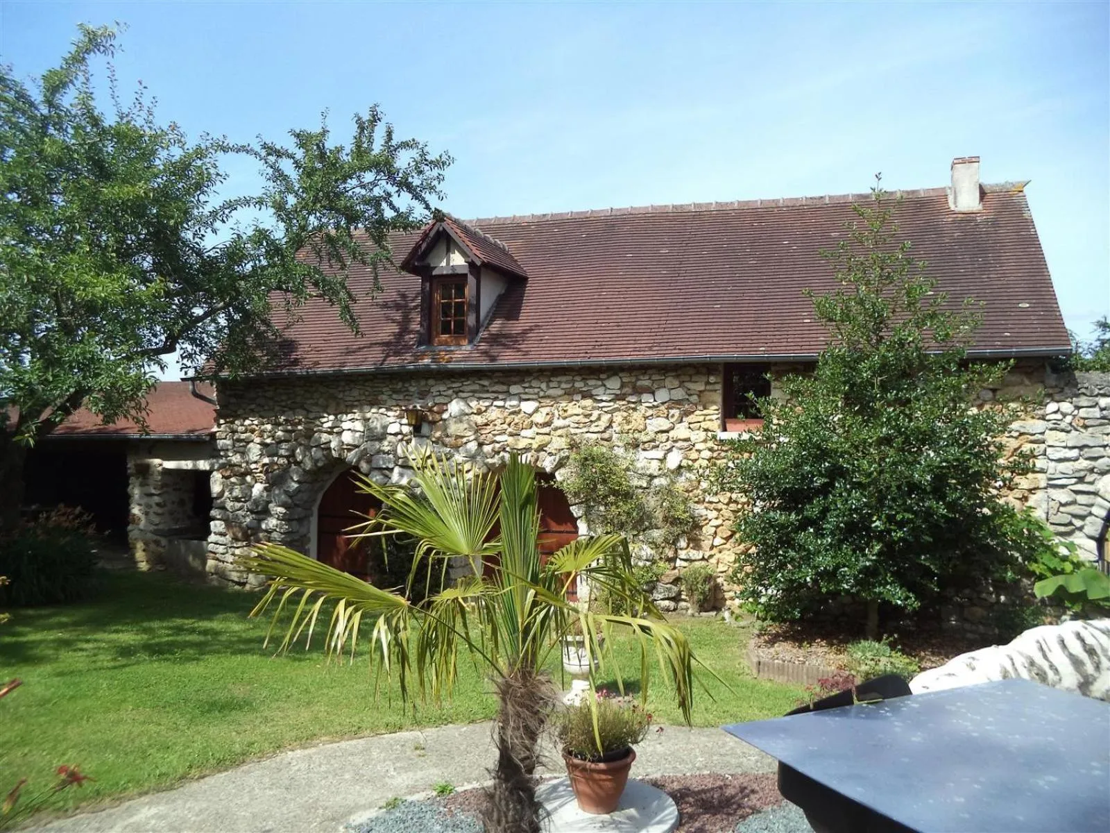 Property building in Trois logements indépendant au Grande Vigne