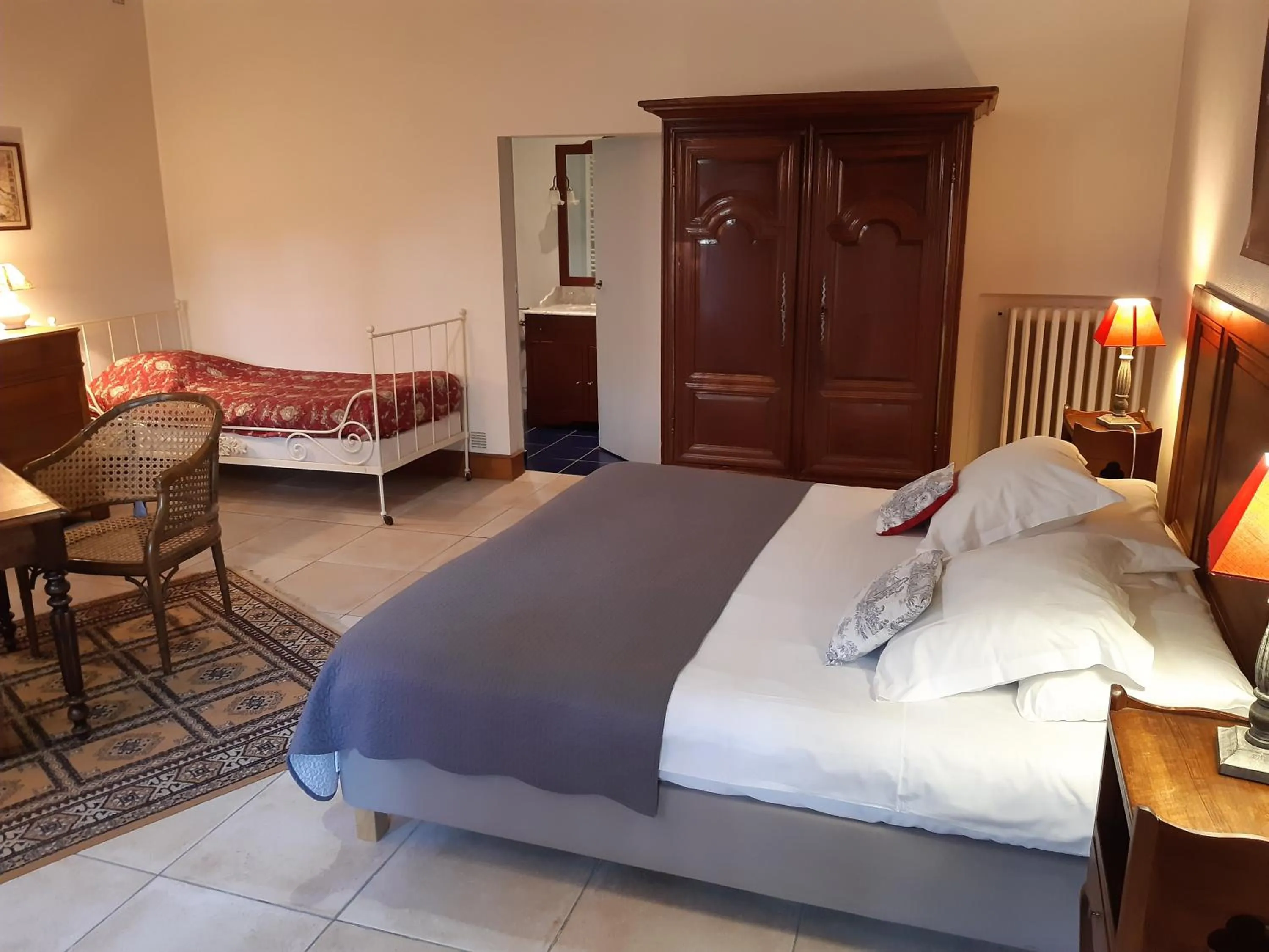 Photo of the whole room, Bed in La Héraudière Bed & Breakfast