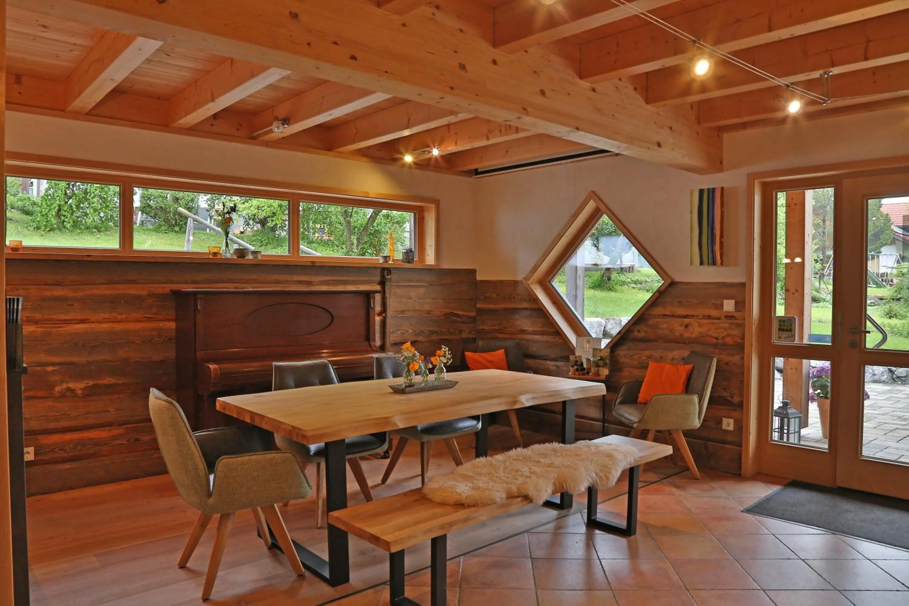 Communal lounge/ TV room in Alpenstern Finy, Bio-Gästehaus