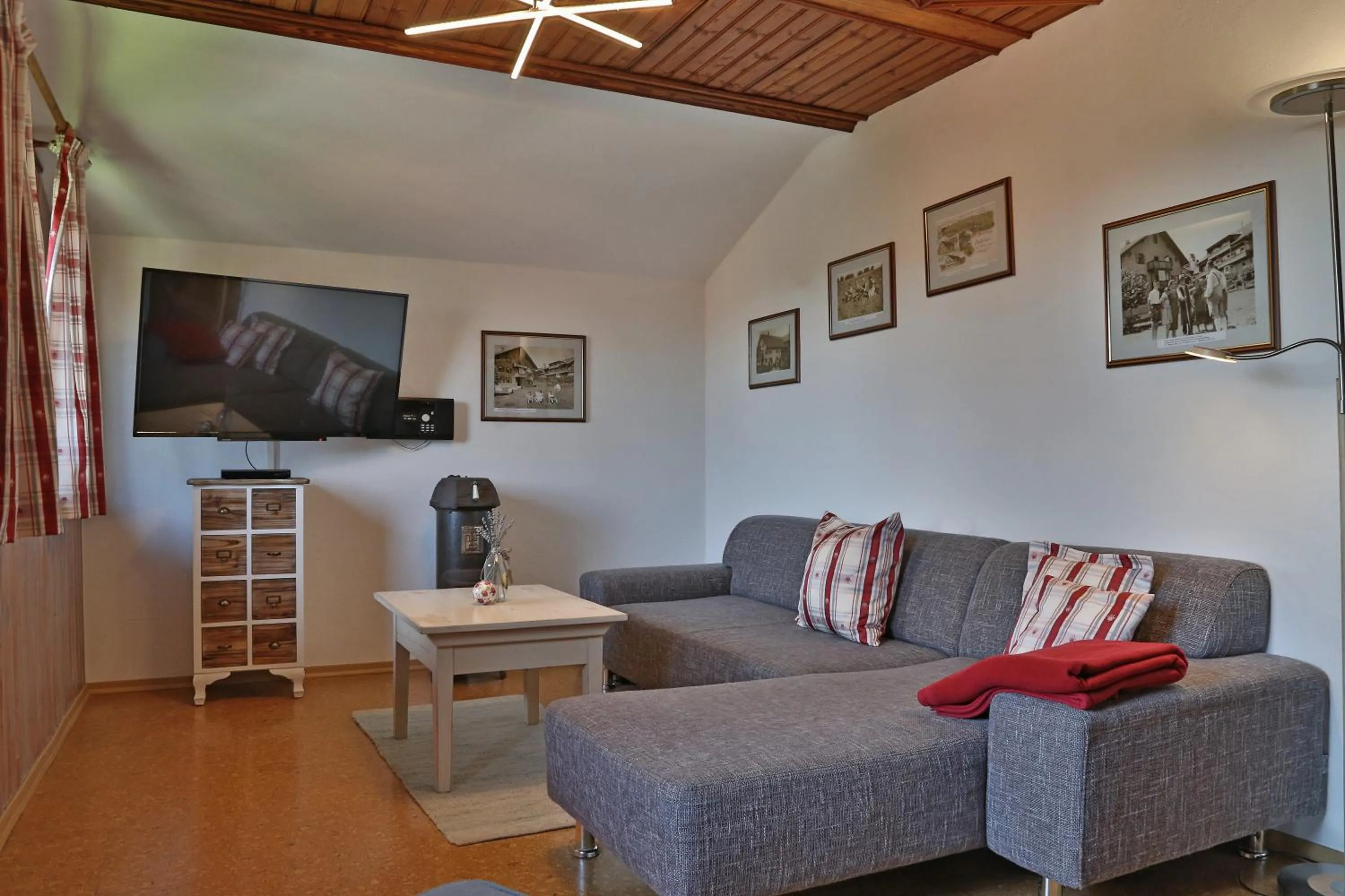 TV and multimedia in Alpenstern Finy, Bio-Gästehaus