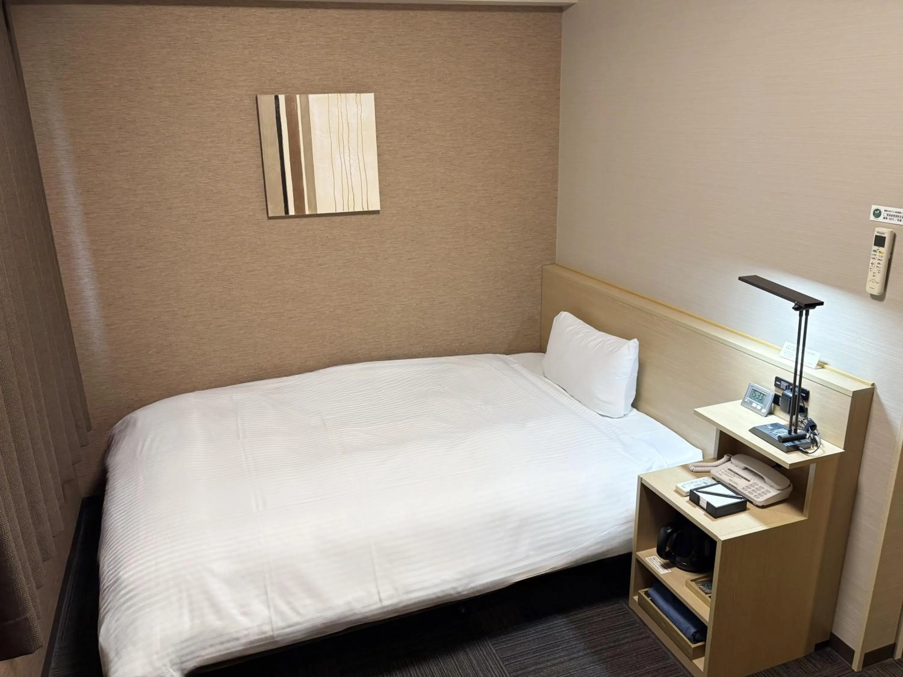 Photo of the whole room, Bed in Hotel Route-inn Utsunomiya Yuinomori -Lightline Yuinomori Nishi Ekimae-