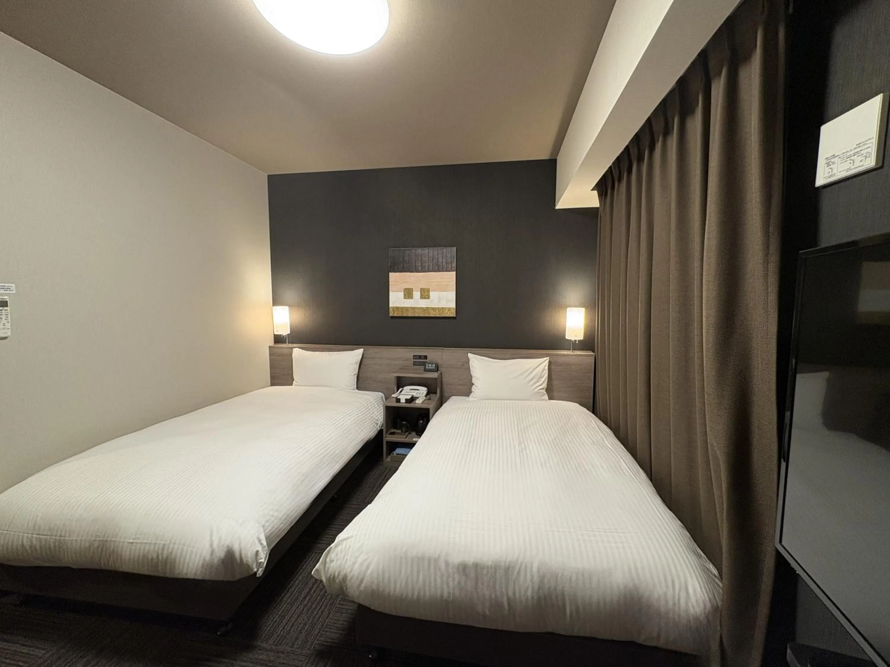 Photo of the whole room, Bed in Hotel Route-inn Utsunomiya Yuinomori -Lightline Yuinomori Nishi Ekimae-