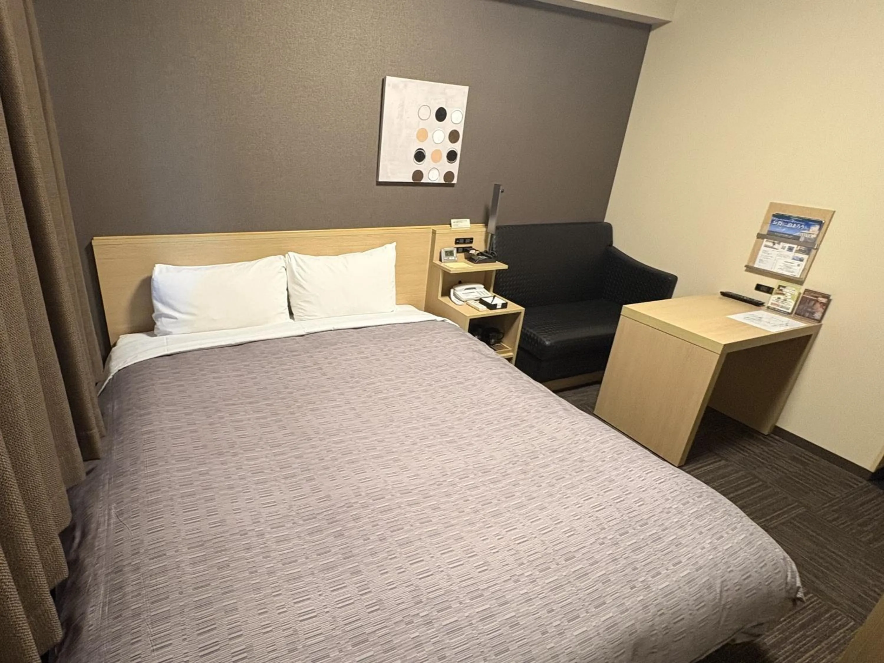 Photo of the whole room, Bed in Hotel Route-inn Utsunomiya Yuinomori -Lightline Yuinomori Nishi Ekimae-