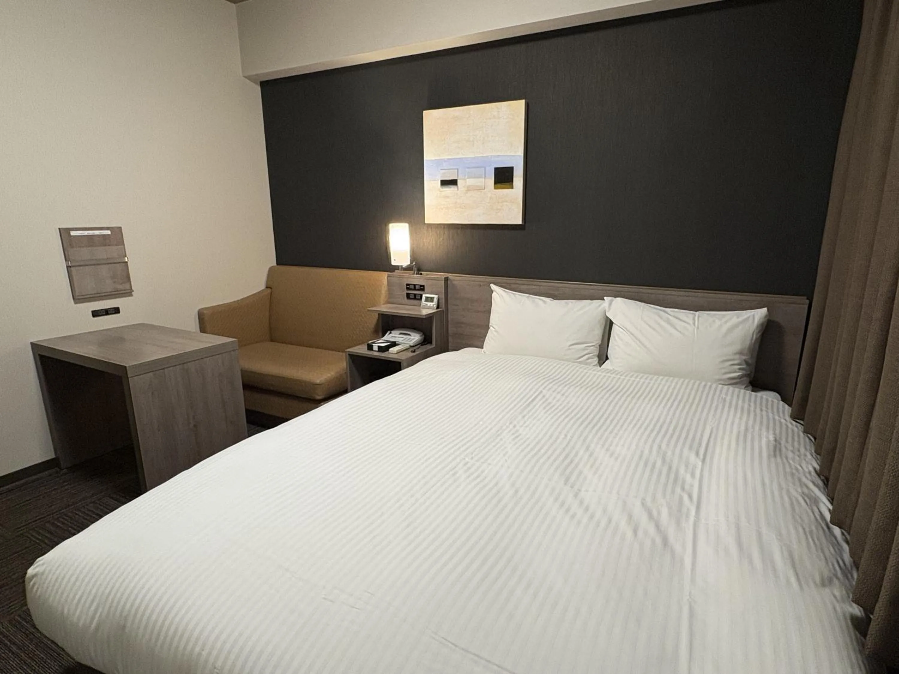 Photo of the whole room, Bed in Hotel Route-inn Utsunomiya Yuinomori -Lightline Yuinomori Nishi Ekimae-