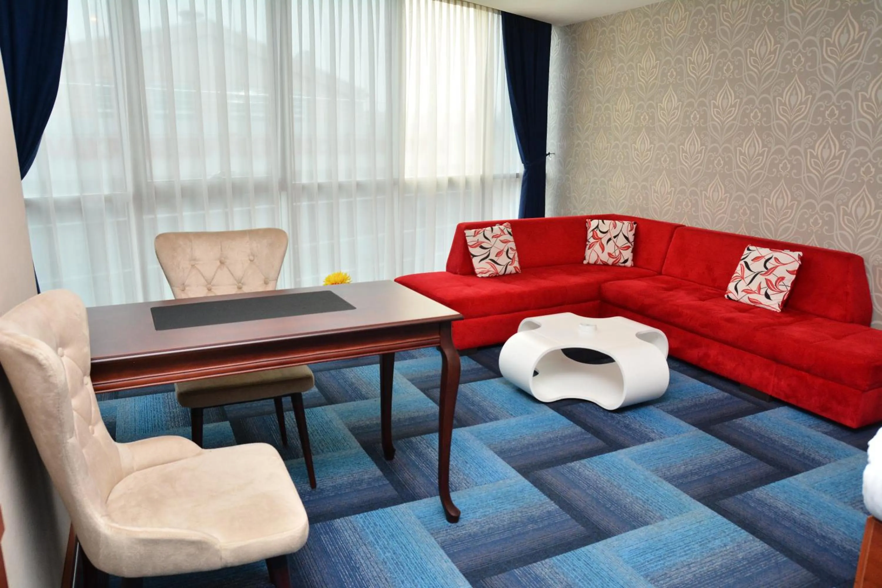 Photo of the whole room in Business Grand Hotel