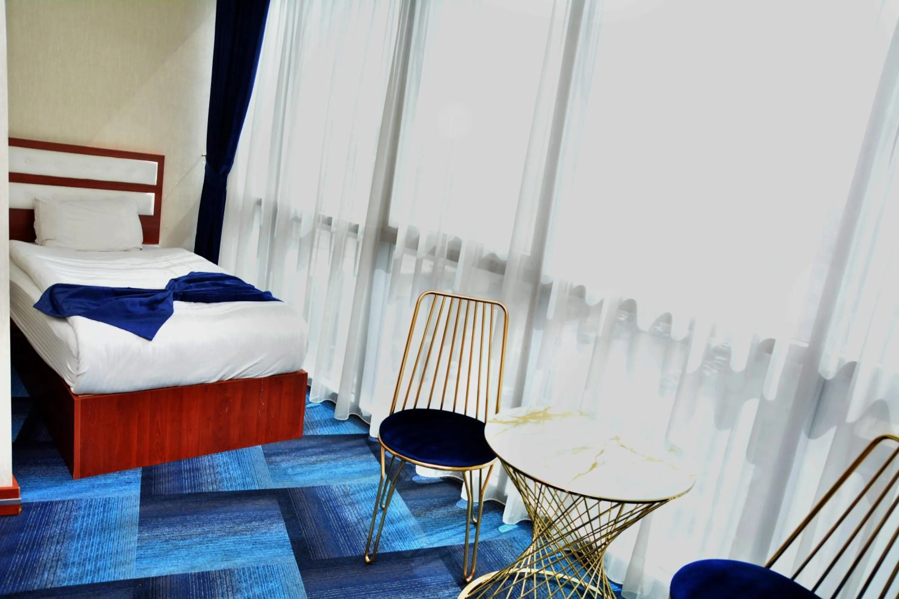 Family, Bed in Business Grand Hotel