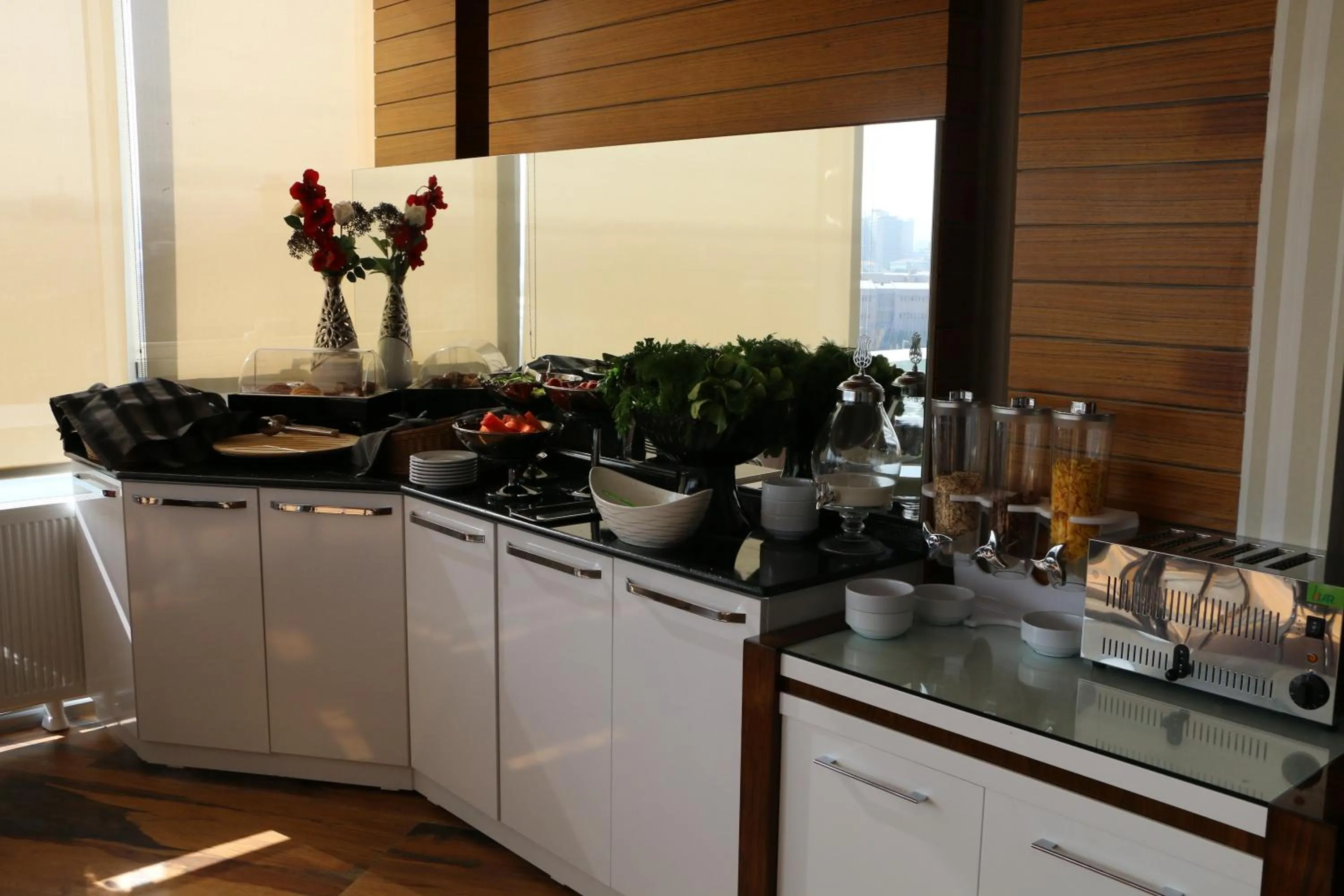 Restaurant/places to eat in Business Grand Hotel